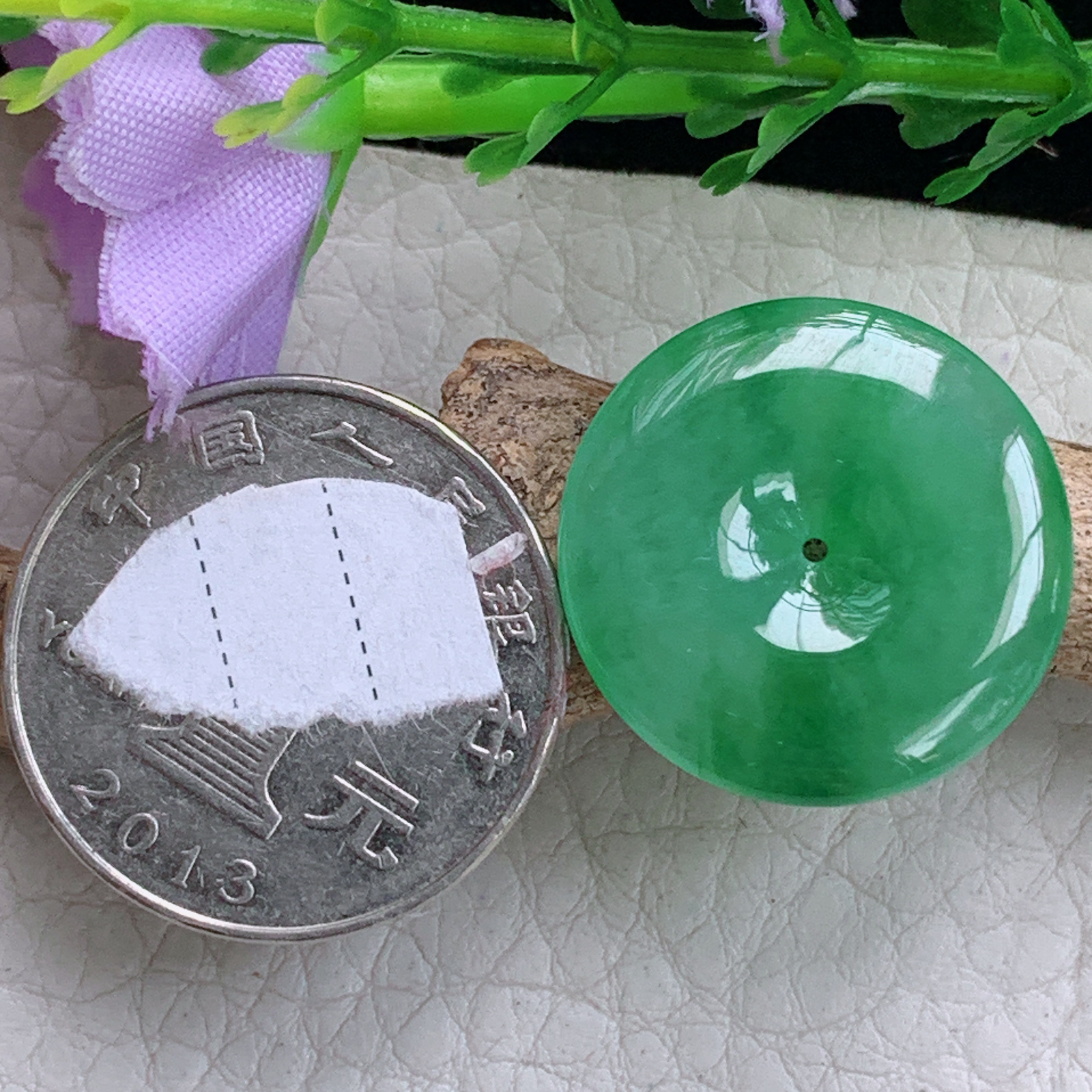 xo实拍22.3*3.9缅甸翡翠a货冰绿平安扣 玉扣玉挂件 玉坠