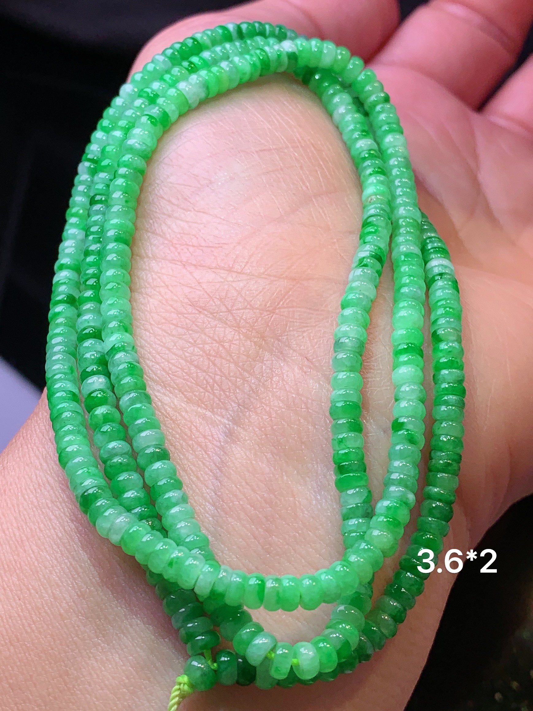 翠绿算盘珠项链 玉质细腻 色泽艳丽清新 水润亮眼 整体尺寸3.6*2*2x