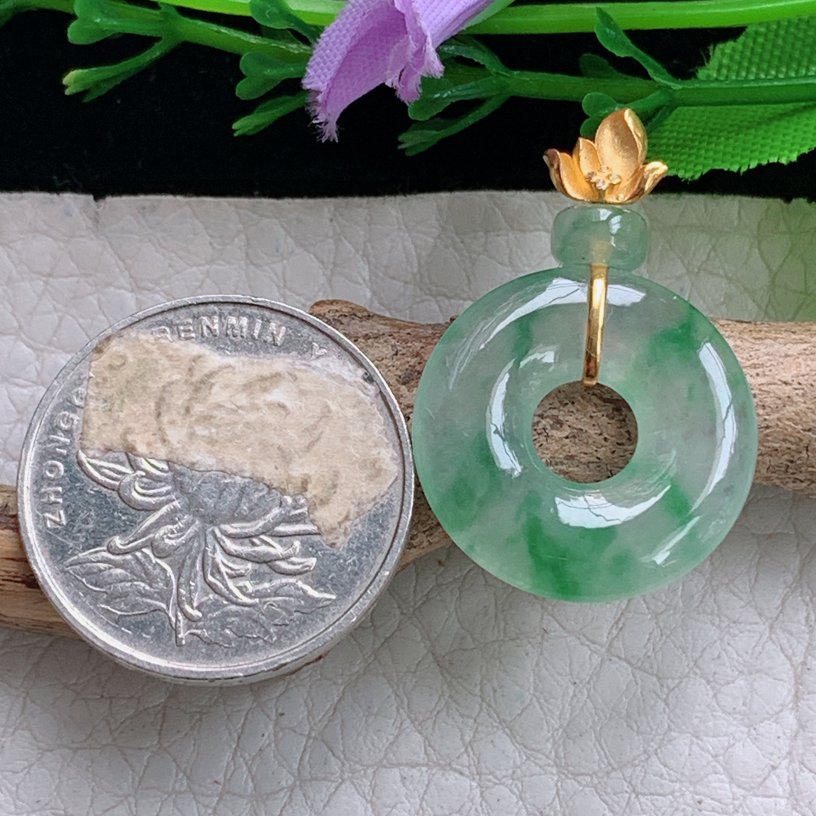 xo实拍31.5*21.5*3.6缅甸翡翠a货冰种飘绿甜甜圈 玉扣玉挂件 玉坠