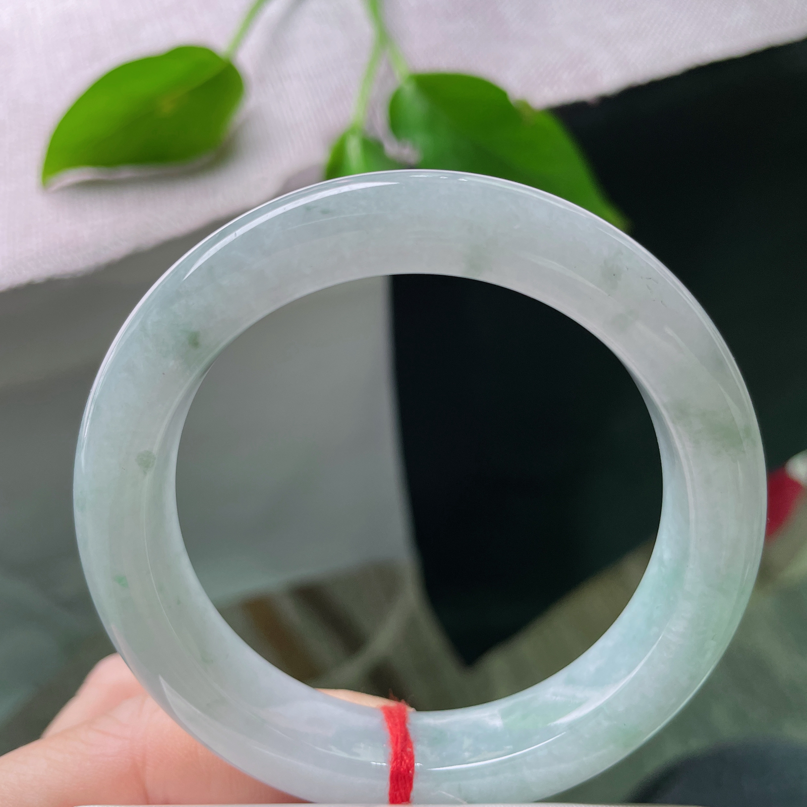 尺寸：56.2/12.7/9.4，淡蓝底正圈，厚装大气，玉遇良人，镯定今生..