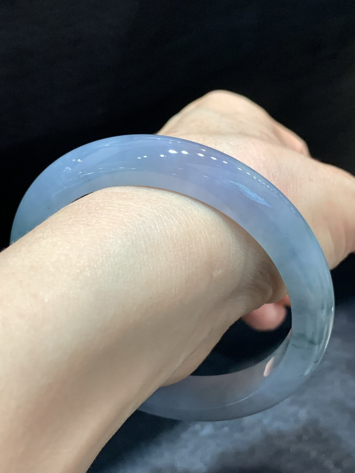 尺寸58.1/11.5/8.1，淡紫罗兰手镯
水润细腻 紫气东来~