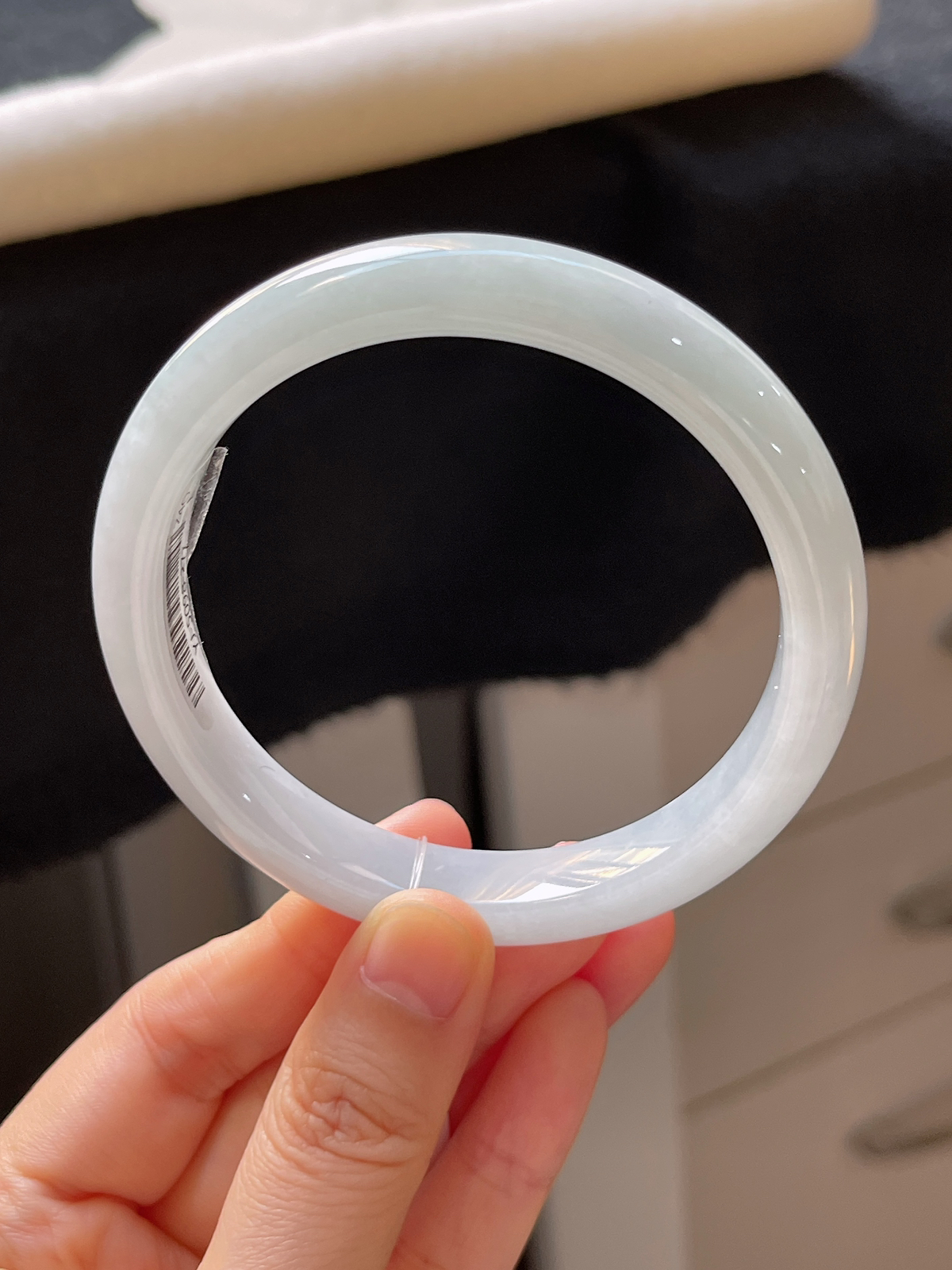 正圈60.3圈口，翡翠糯化种淡绿色手镯