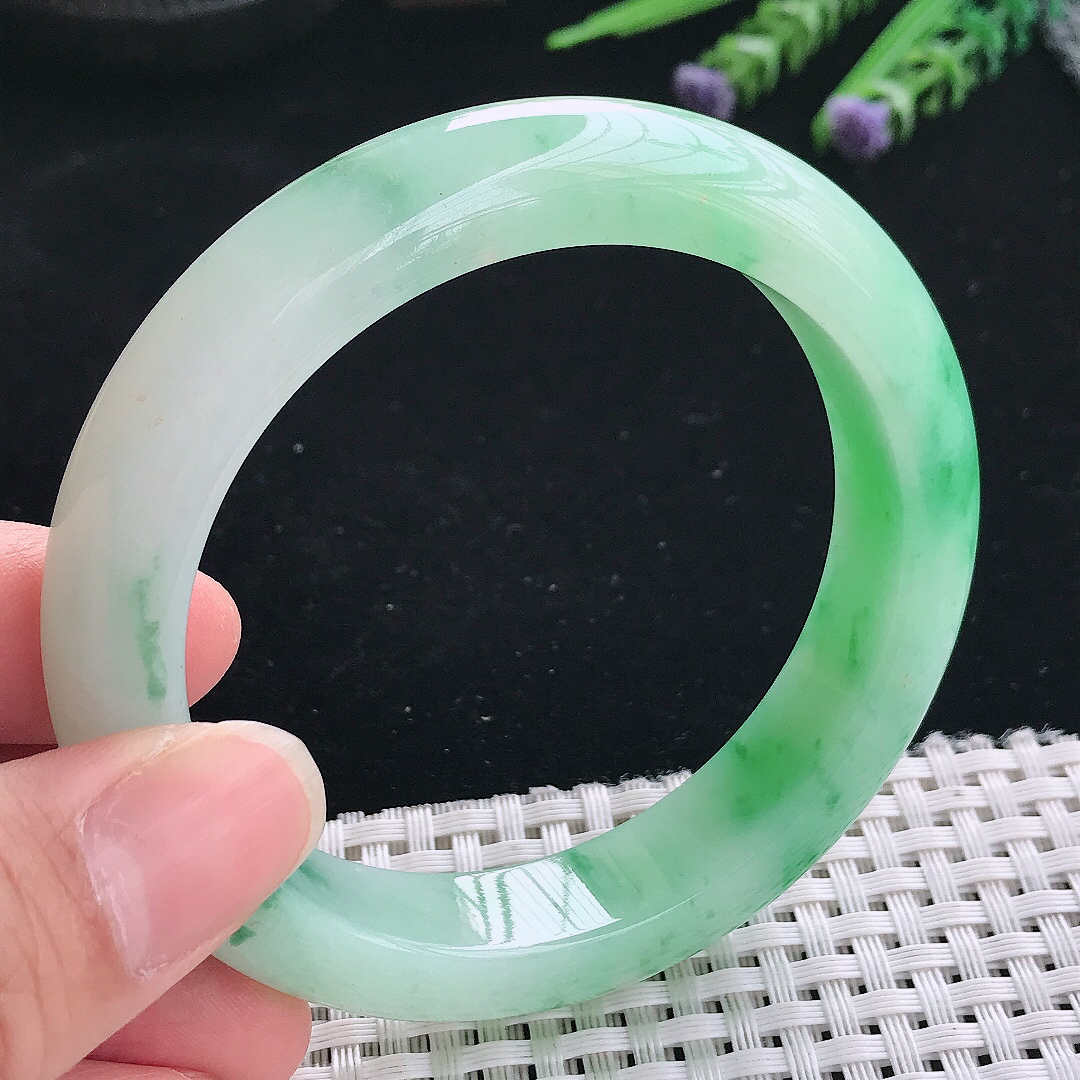 实拍A货翡翠58/12.8/9.2老坑精美飘阳绿手镯宽边玉镯手环