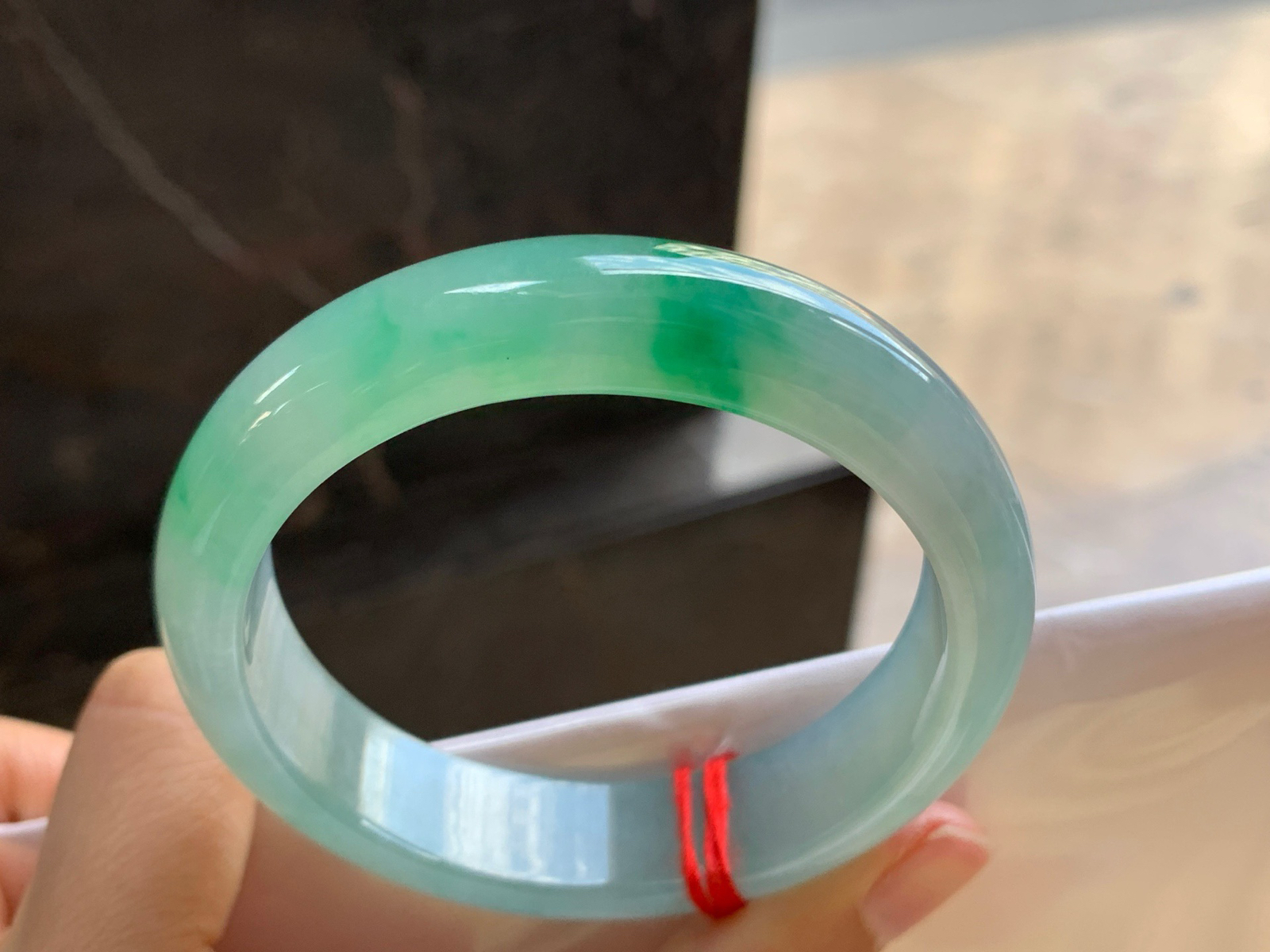 57-13.7-8

冰飘绿手镯^_^种水好 颜色鲜艳