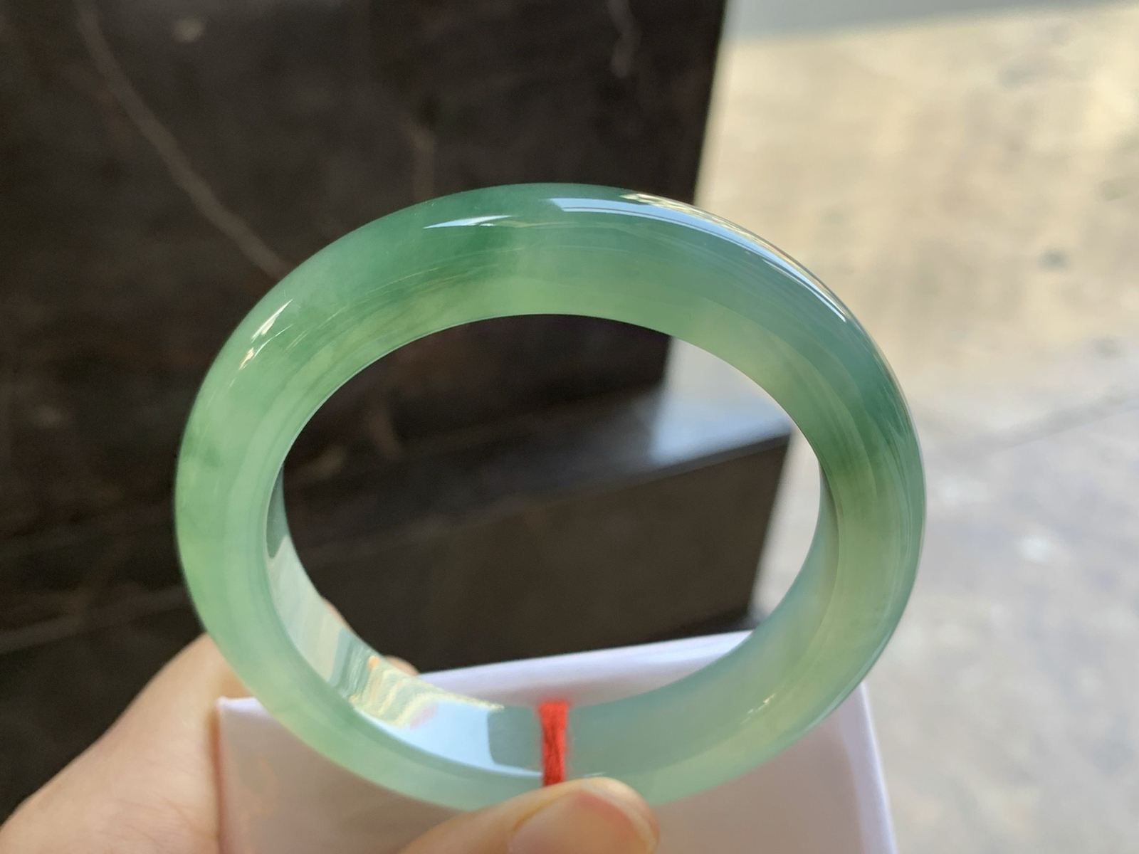 55.5-12.2-9.5

晴水飘花手镯^_^鲜艳