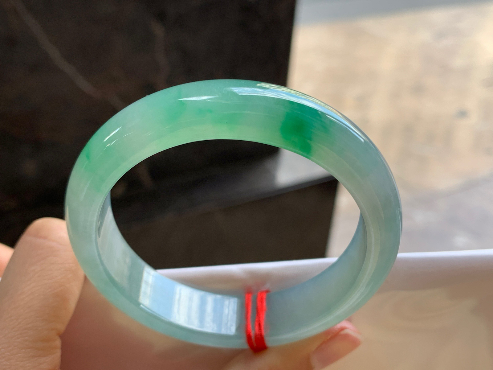 57-13.7-8

冰飘绿手镯^_^种水好 颜色鲜艳