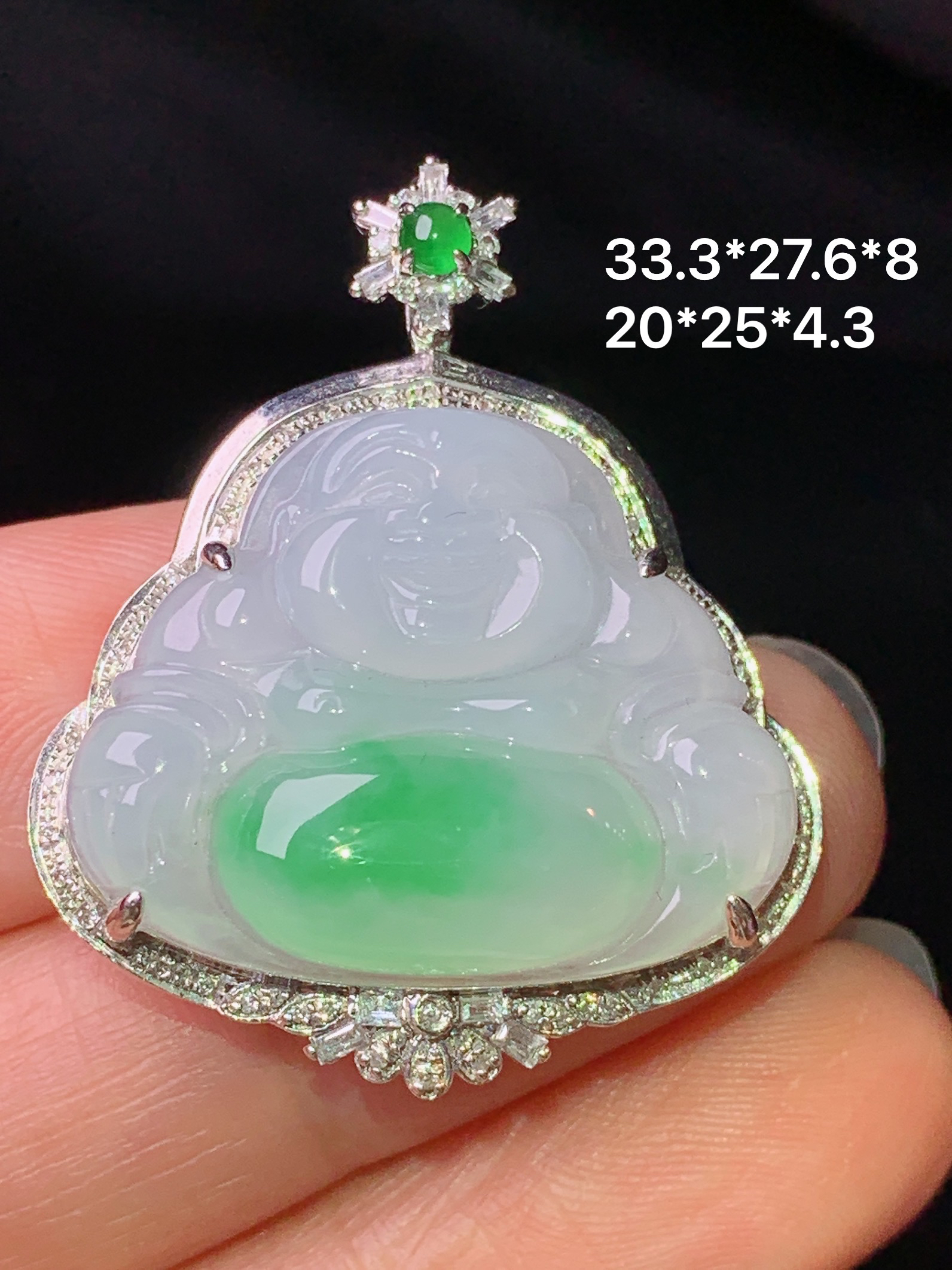 18k金钻镶嵌飘绿佛公吊坠 玉质细腻 色泽艳丽清新 水润亮眼 整体尺寸33.3*27.6*8j2