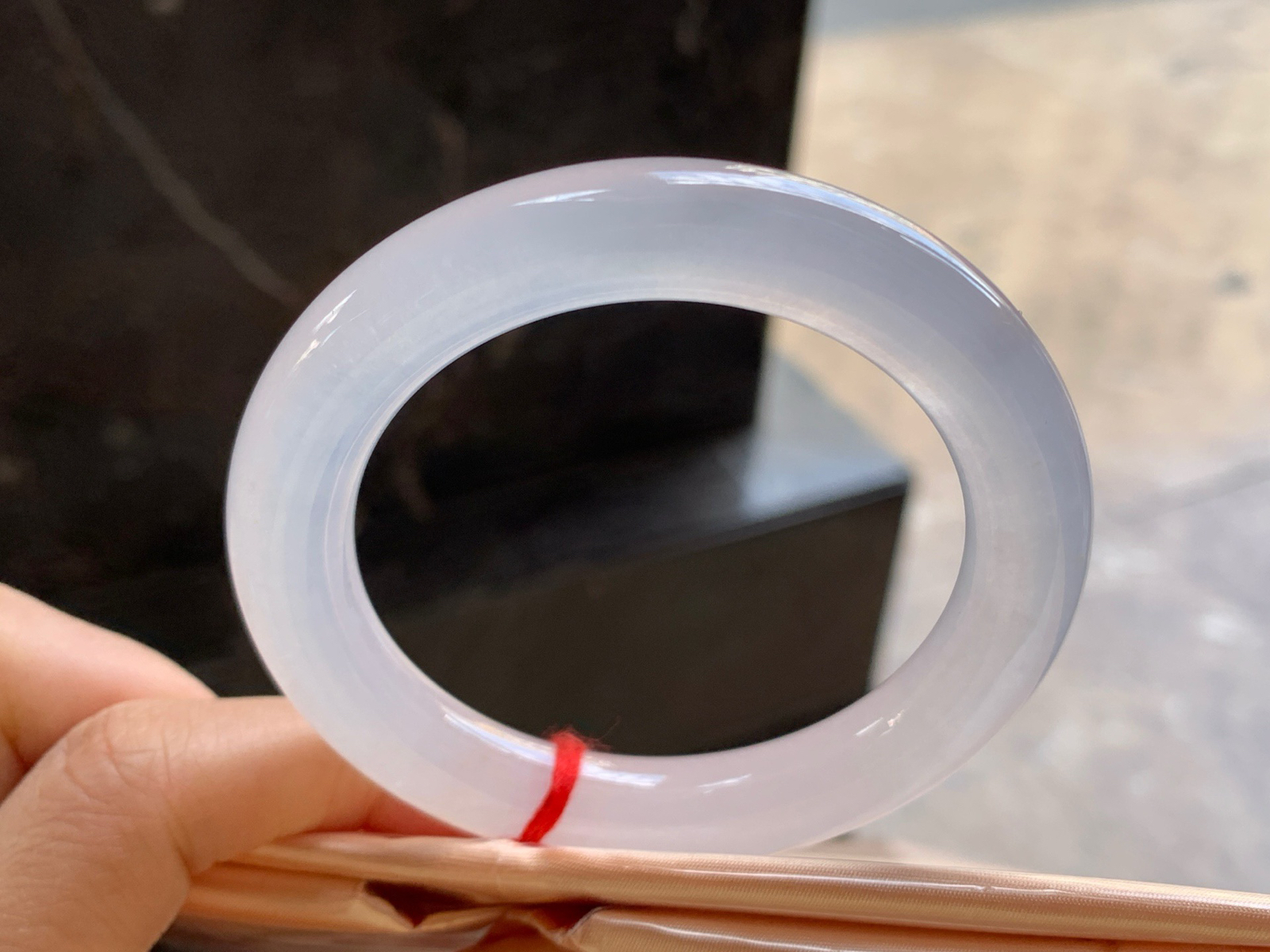 52-10.3

冰紫圆条手镯^_^透亮