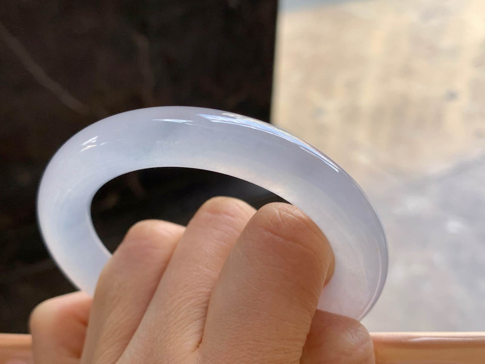 52-10.3

冰紫圆条手镯^_^透亮