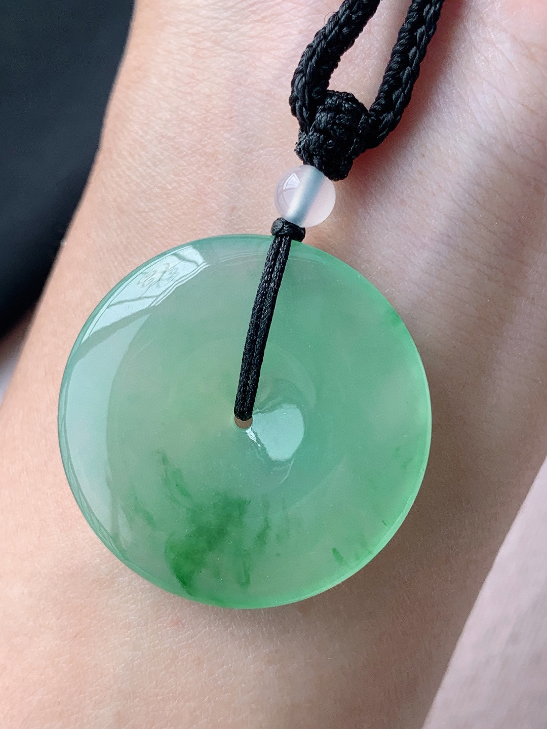 冰飘绿平安扣挂件


底子细腻水润，佩戴优雅精致