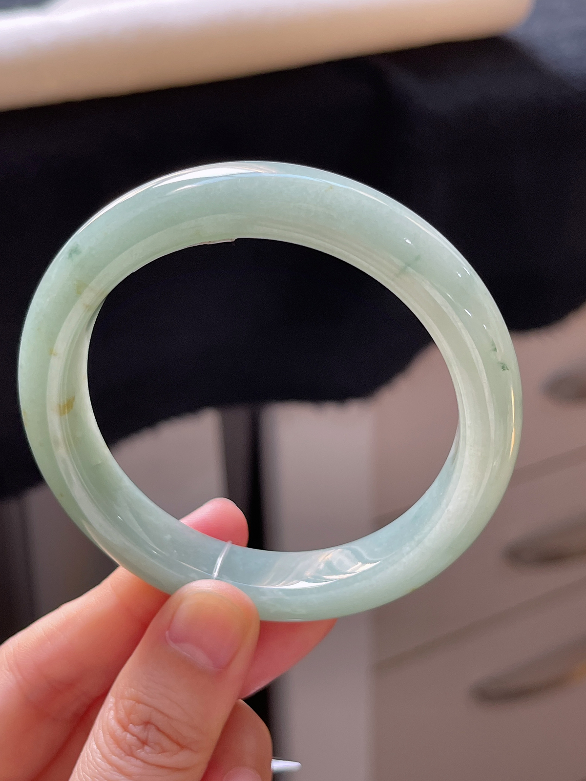 正圈55.1圈口，翡翠糯化种浅绿色手镯