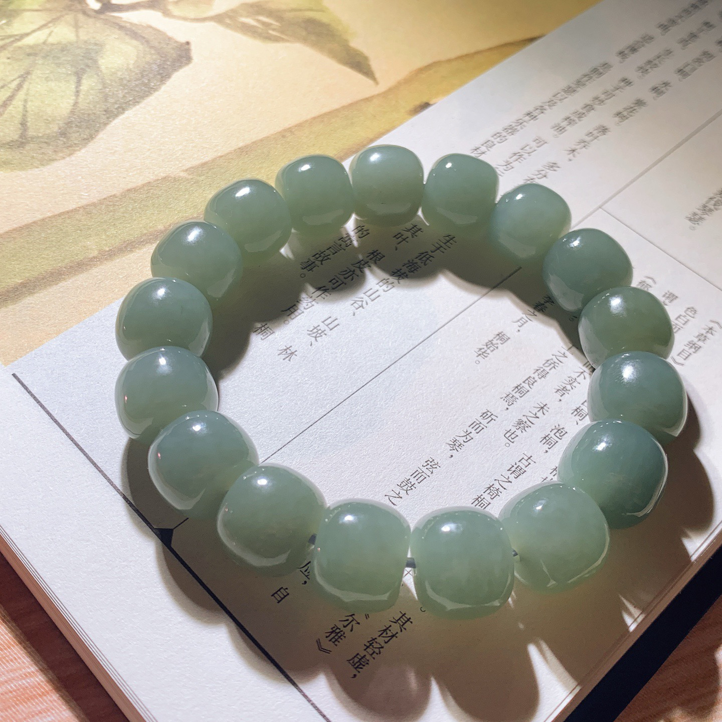 新疆和田玉且末蓝老型珠手串 且末糖手串 单颗尺寸10/12！玉质细腻油润。手推出油。品相大气 lt260323