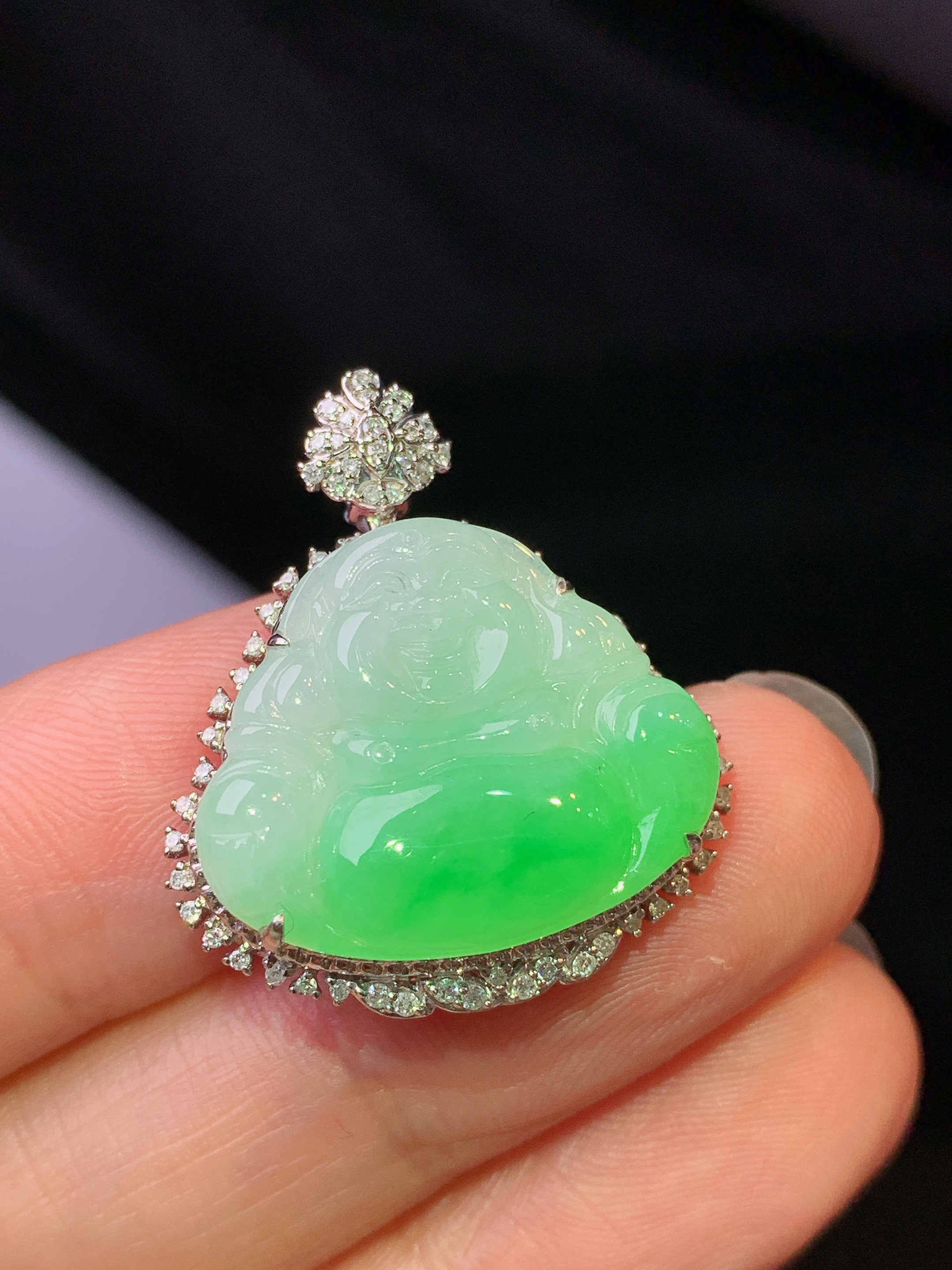 18k金钻镶嵌翠绿佛公吊坠 玉质细腻 色泽艳丽清新 水润亮眼 整体尺寸26.3*23.2*7.6j2