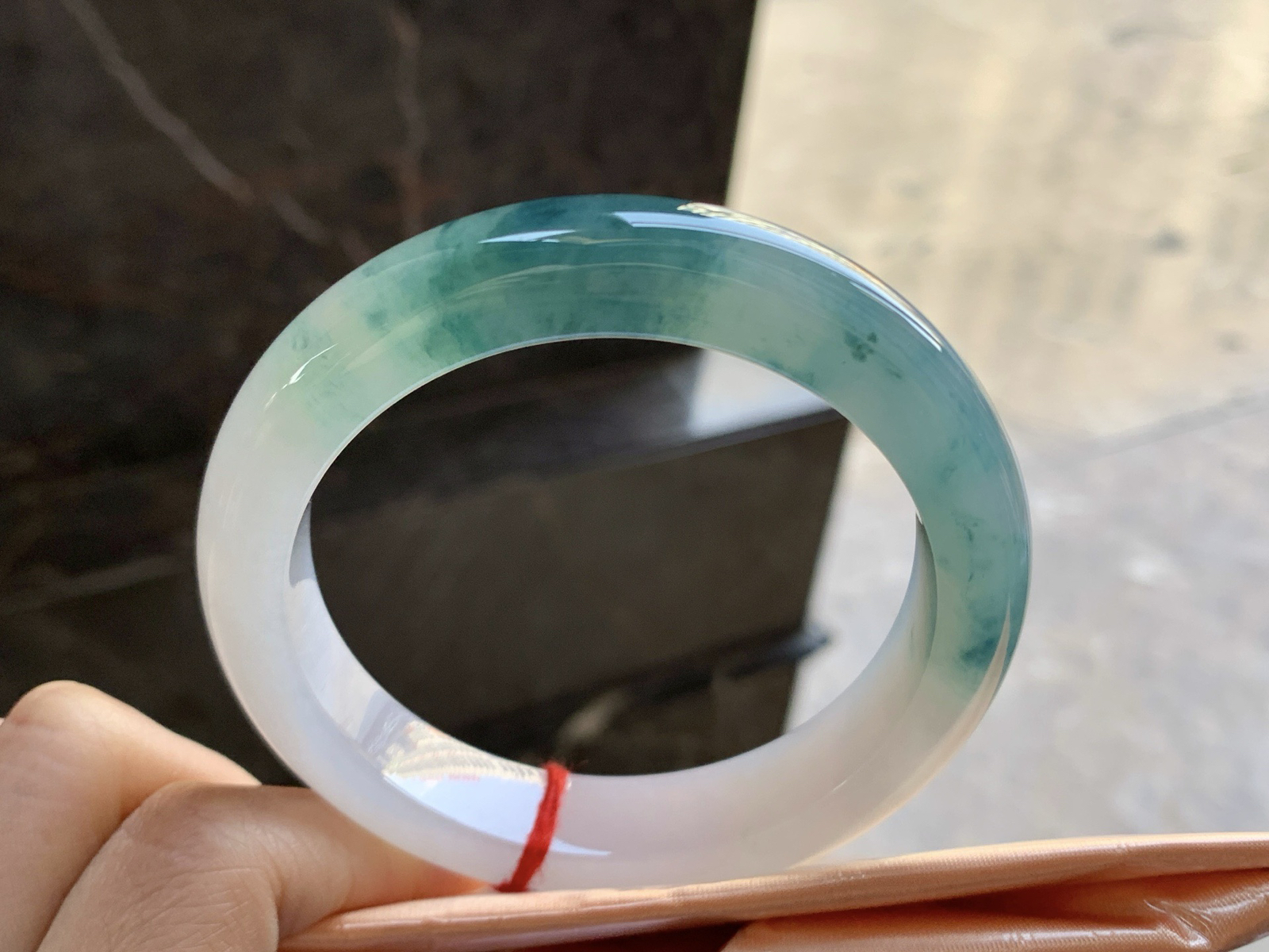 59-13-10

蓝花手镯^_^鲜艳 玉质温润