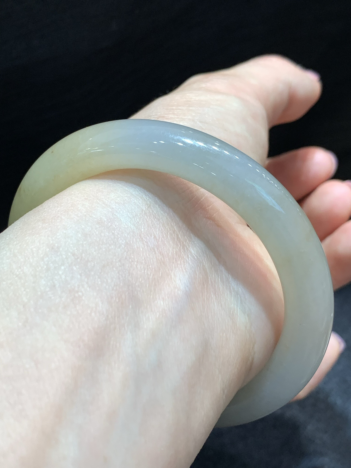 尺寸55.6/9.9/9.6，冰黄翡圆条手镯
水润细腻 颜色超美