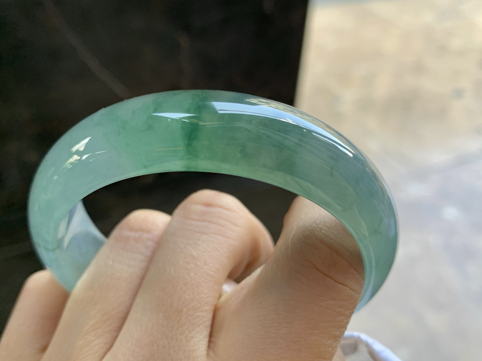 58.5-17-7.6

冰飘花宽版手镯^_^透亮 荧光十足