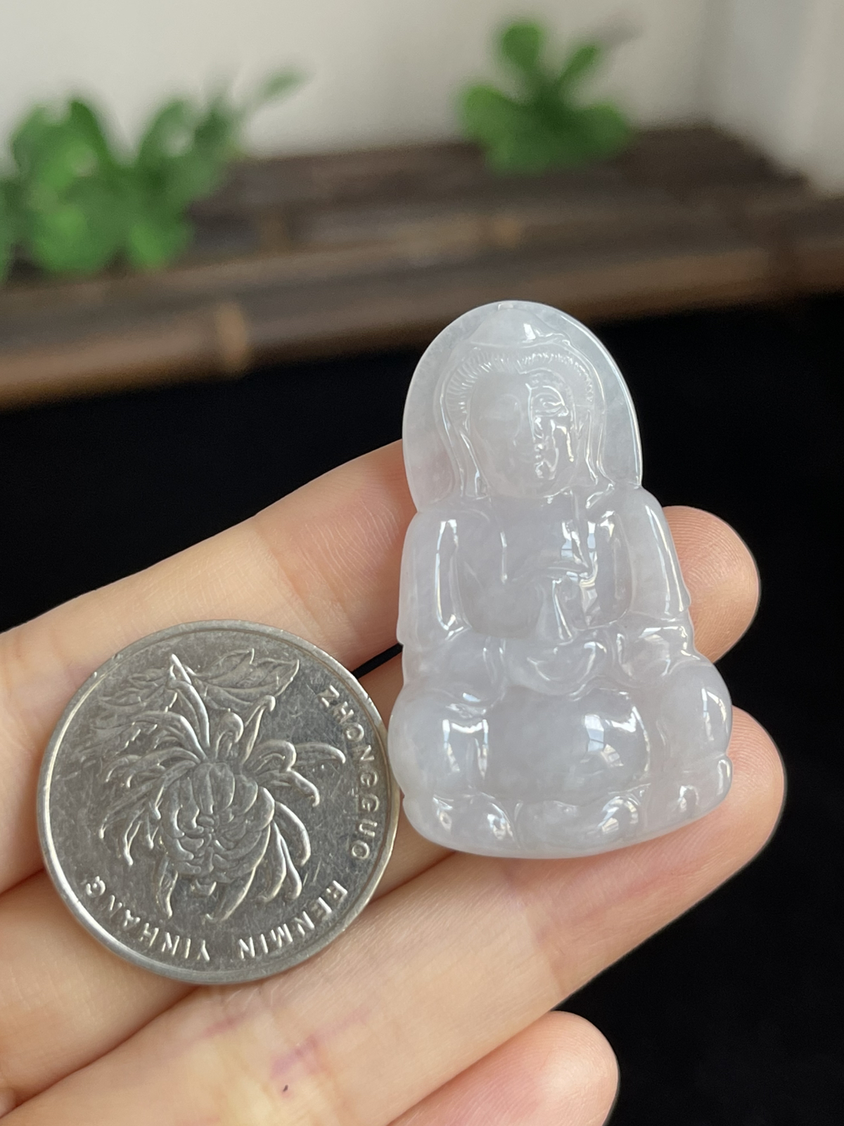 翡翠糯化种白色吊坠