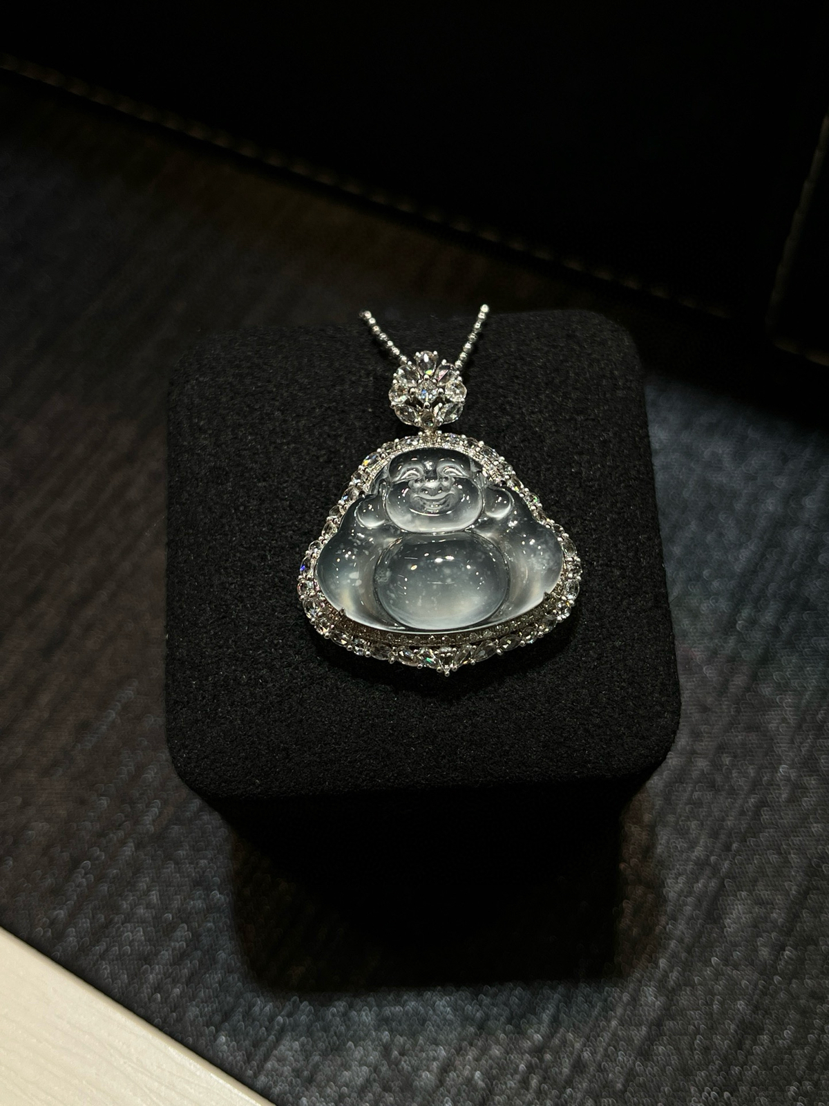 高冰起光大肚佛

冰透起光，纯净通透，笑口常开，大度容福，一念欢喜，万事顺遂