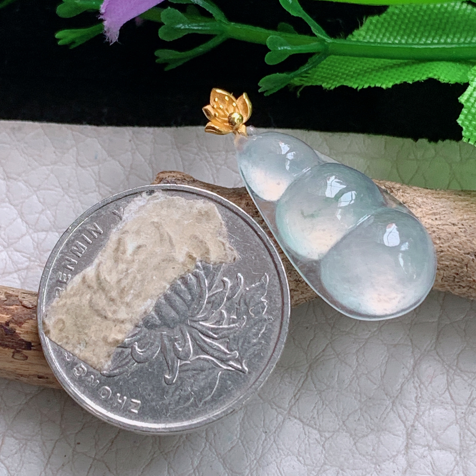 xo实拍30*13.2*5.8缅甸翡翠a货冰种飘花平安豆 翡翠豆荚 状元豆玉挂件 玉坠