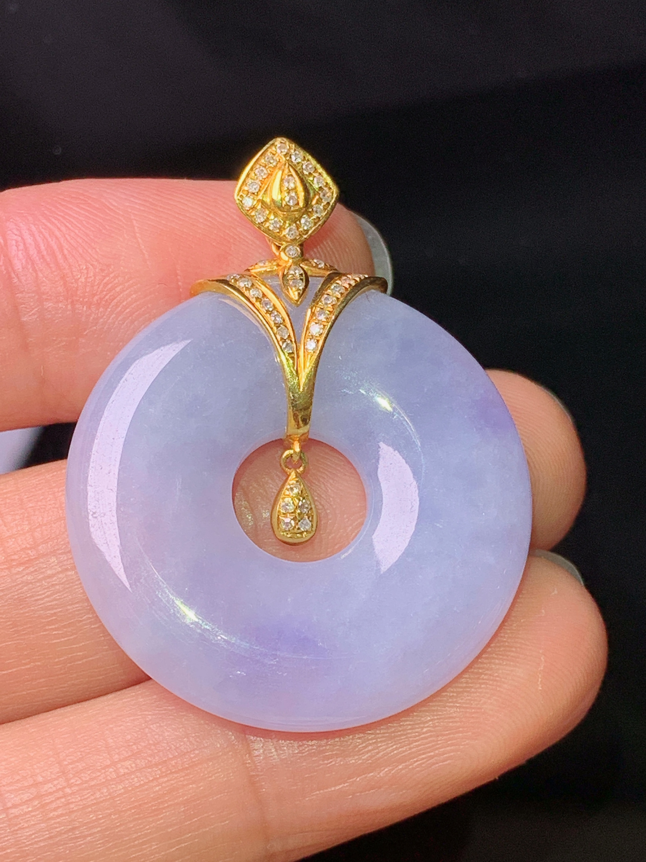 18k金钻镶嵌紫罗兰平安环吊坠 玉质细腻 色泽艳丽清新 水润亮眼 整体尺寸36.5*28*5.5j2