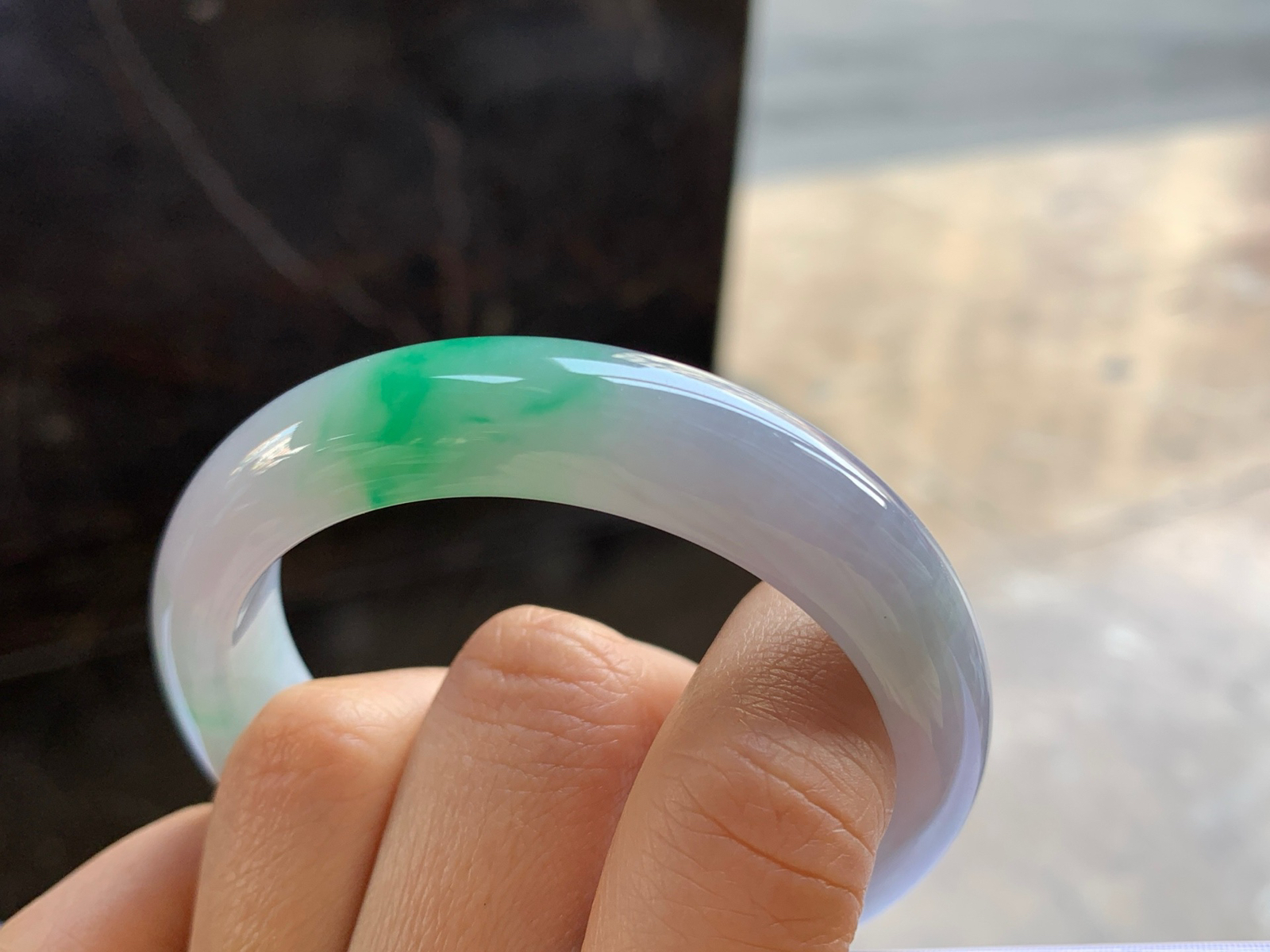 51.5-12.8-8

春带彩手镯^_^玉质温润 颜色鲜艳