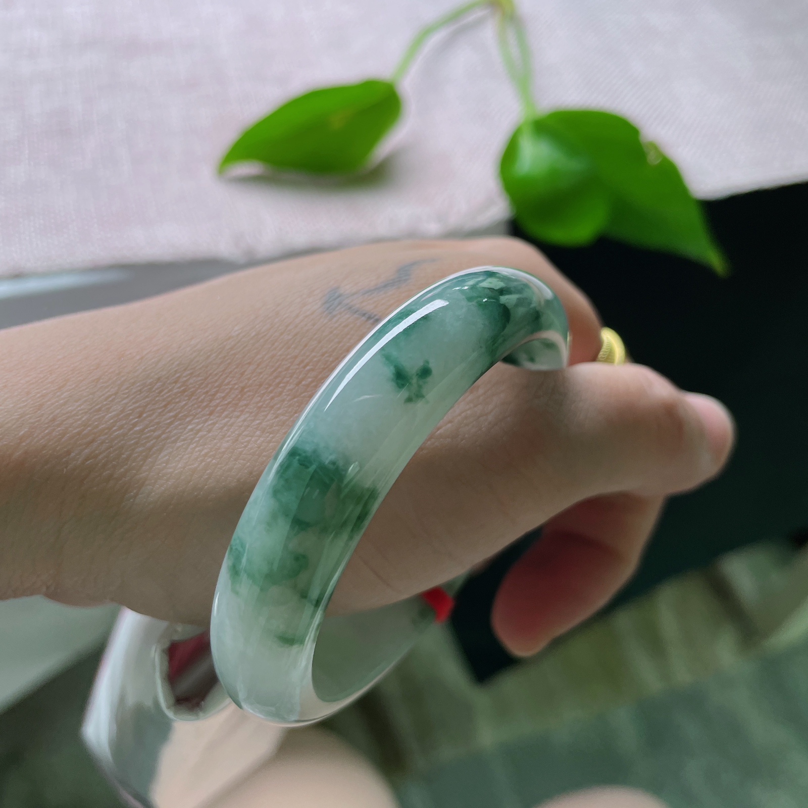 尺寸：52.8（47）/12.2/7.1飘花贵妃，水润细腻，繁花似锦觅安宁，贵气..