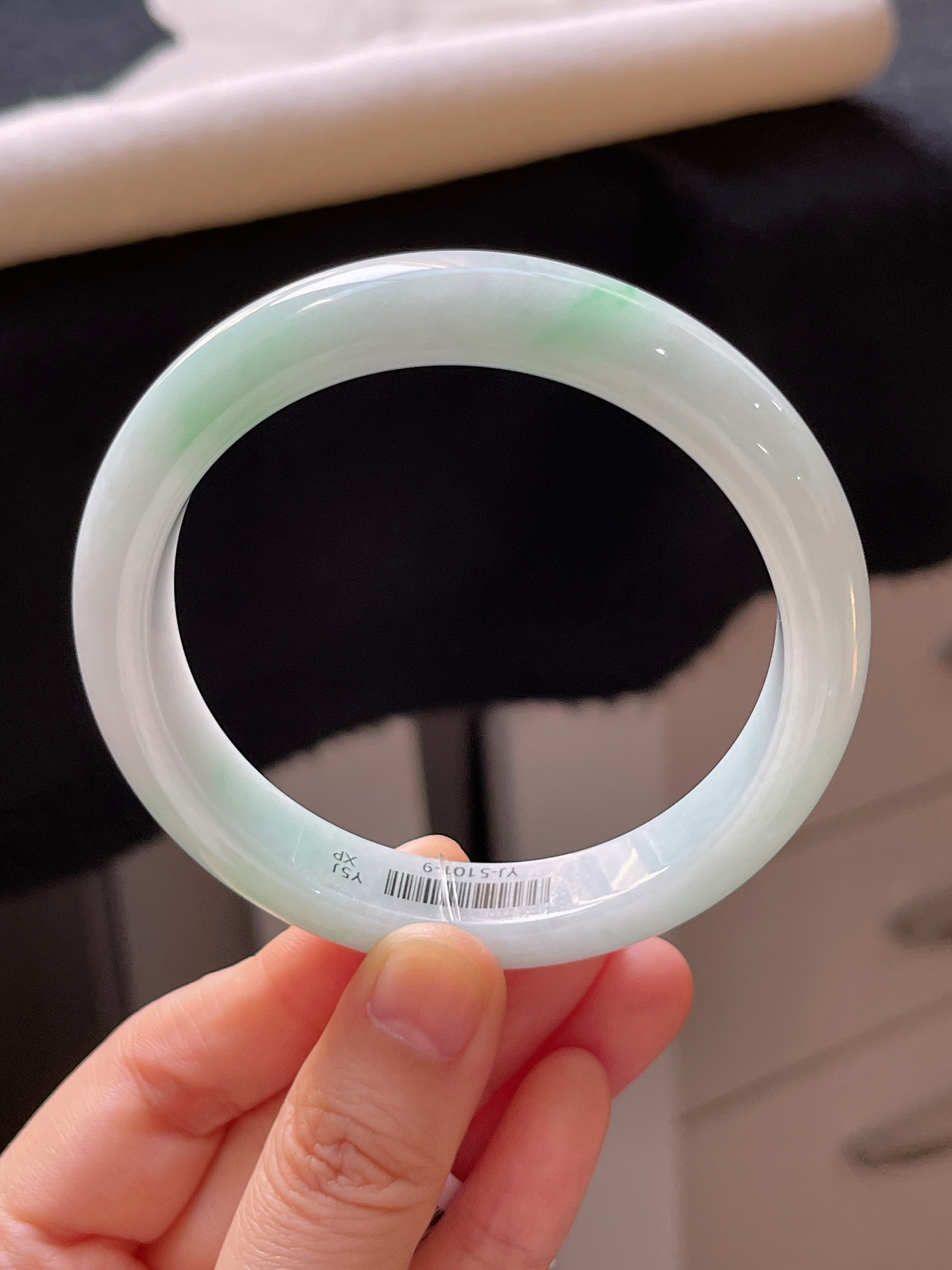 正圈58.4圈口，翡翠糯化种飘绿手镯