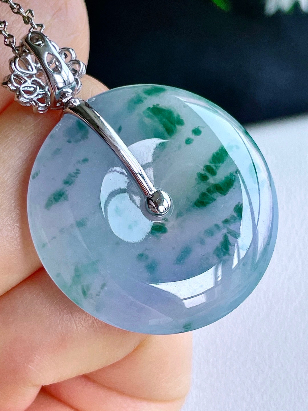 冰紫罗兰飘花平安扣吊坠  
18k金镶嵌
整体40/裸石29.5-5.7