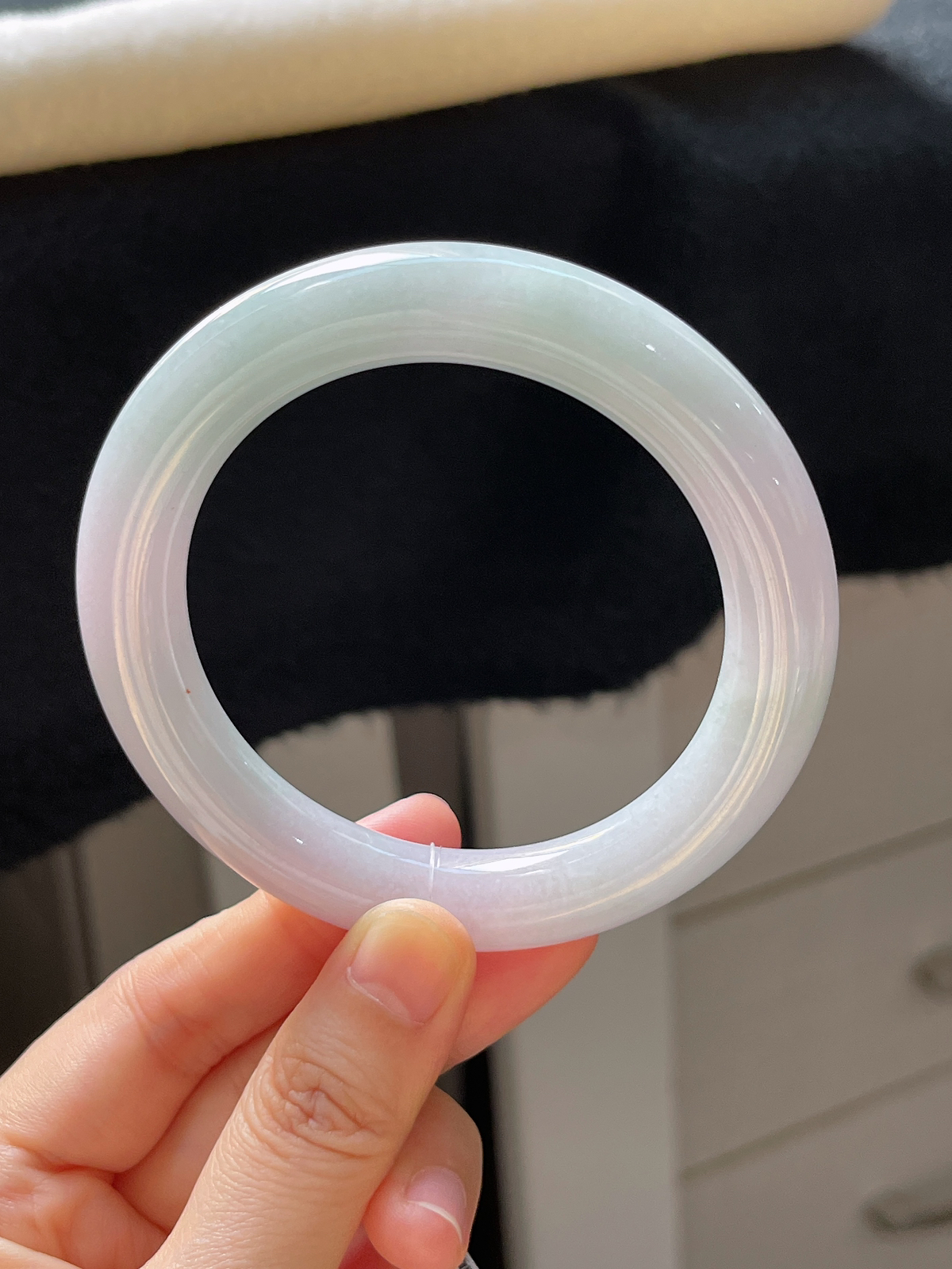 圆镯57.3圈口，翡翠糯化种淡春彩手镯