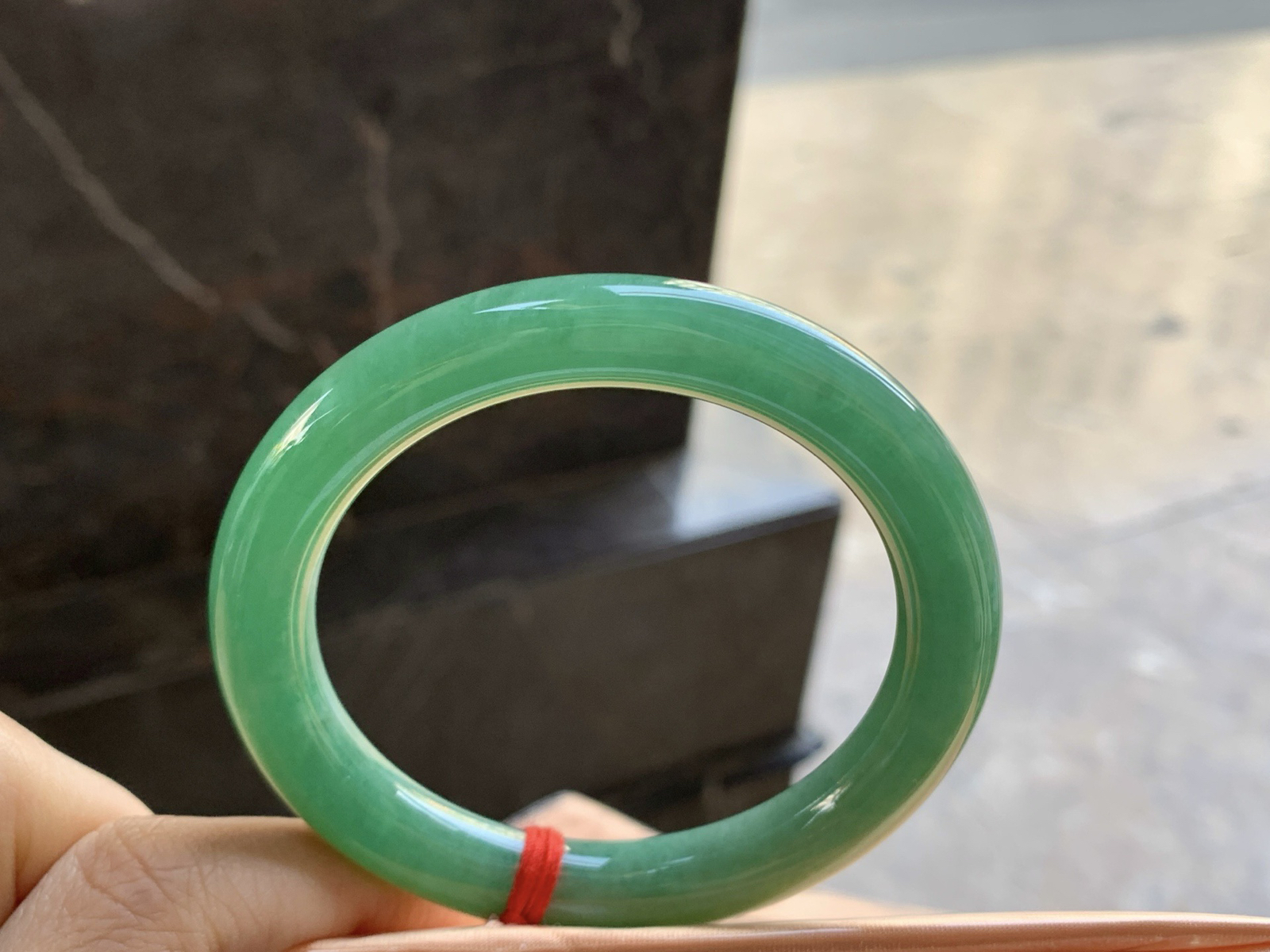 55-10

辣绿色圆条手镯^_^鲜艳 浓郁