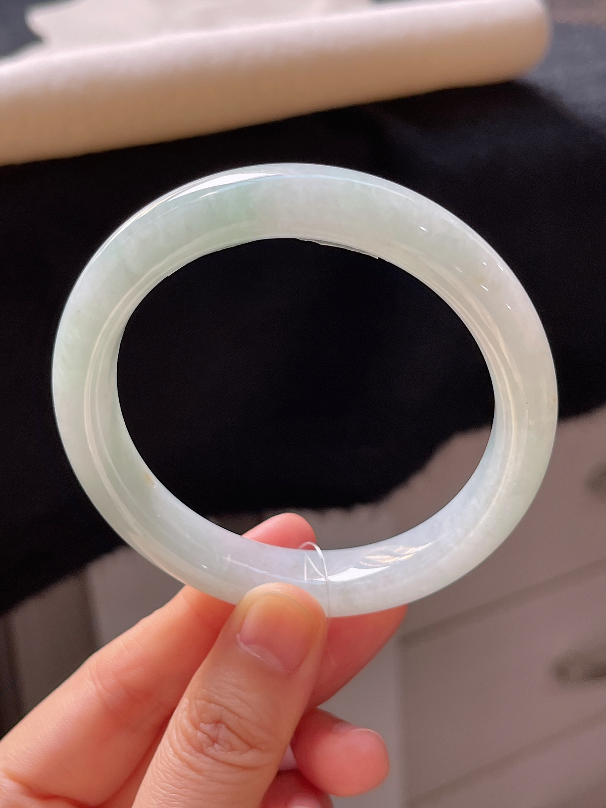 正圈56.4圈口，翡翠糯化种浅绿色手镯