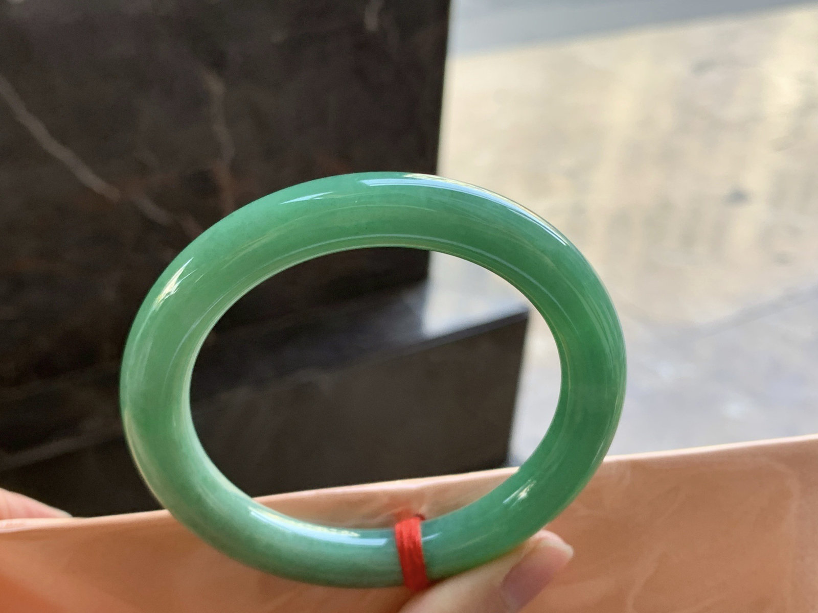 55-10

辣绿色圆条手镯^_^鲜艳 浓郁