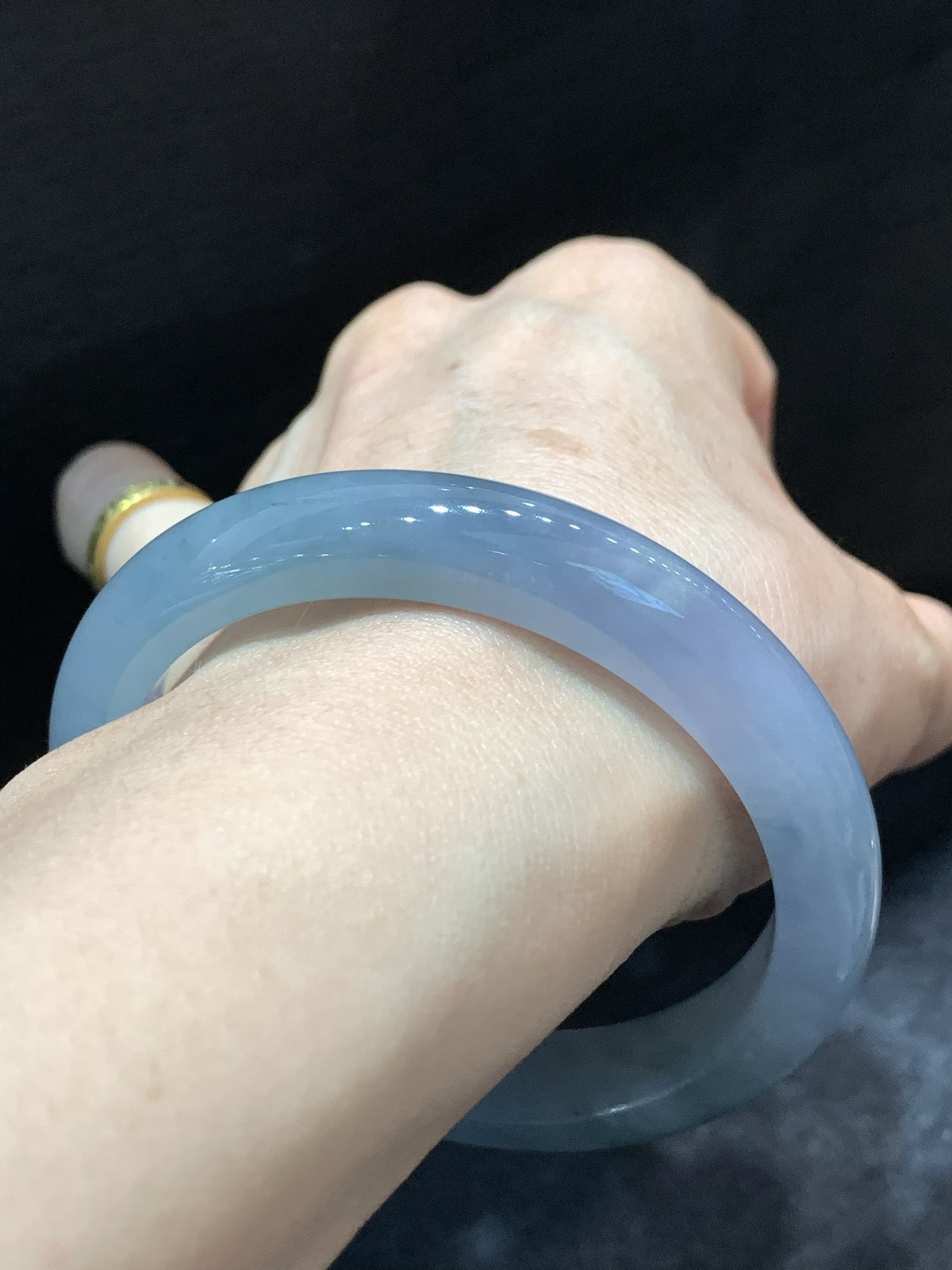 尺寸58.1/11.5/8.1，淡紫罗兰手镯
水润细腻 紫气东来~