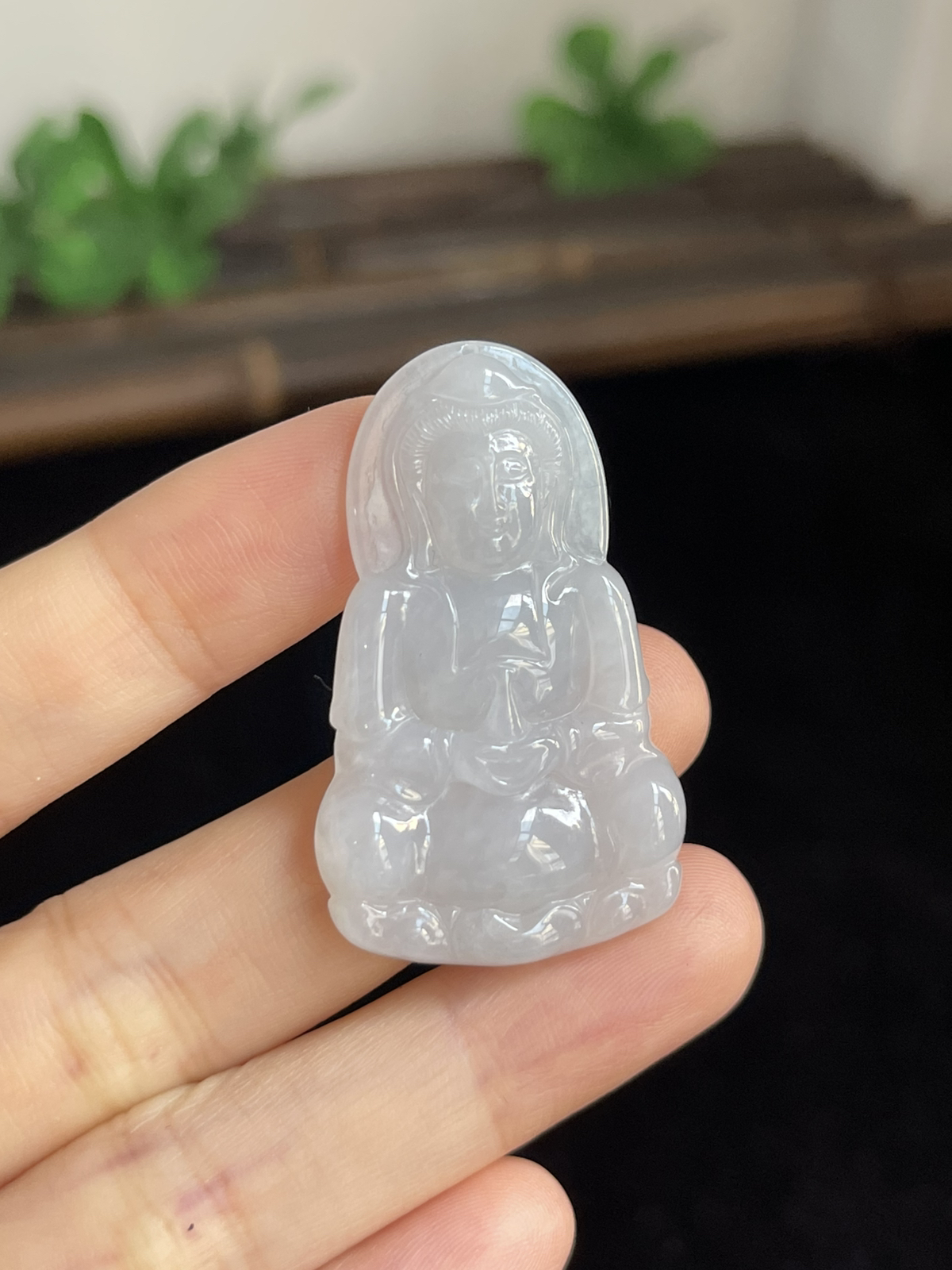 翡翠糯化种白色吊坠