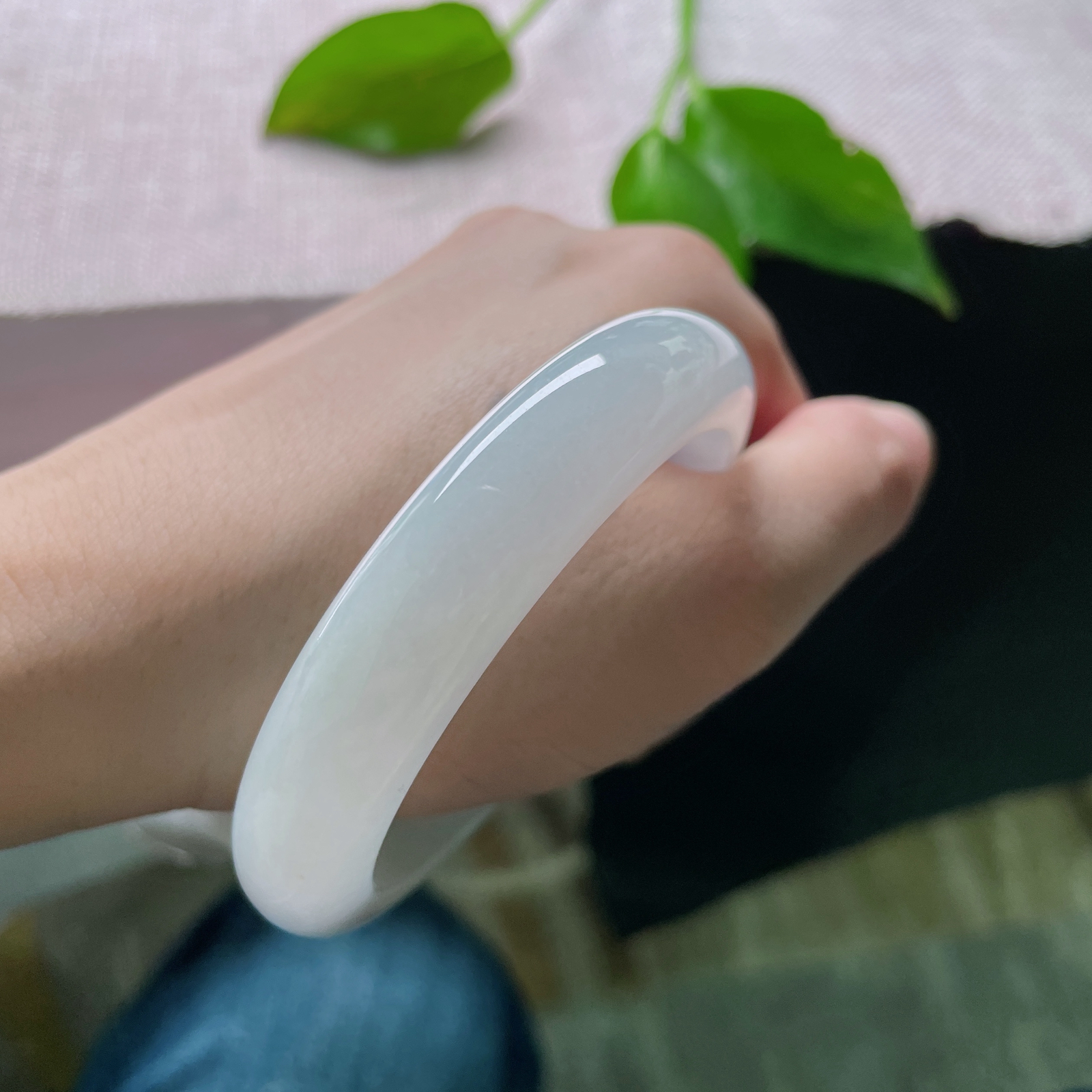 尺寸：55.3/12.4/8.4，底子冰冰润润，带点洒金有特色..