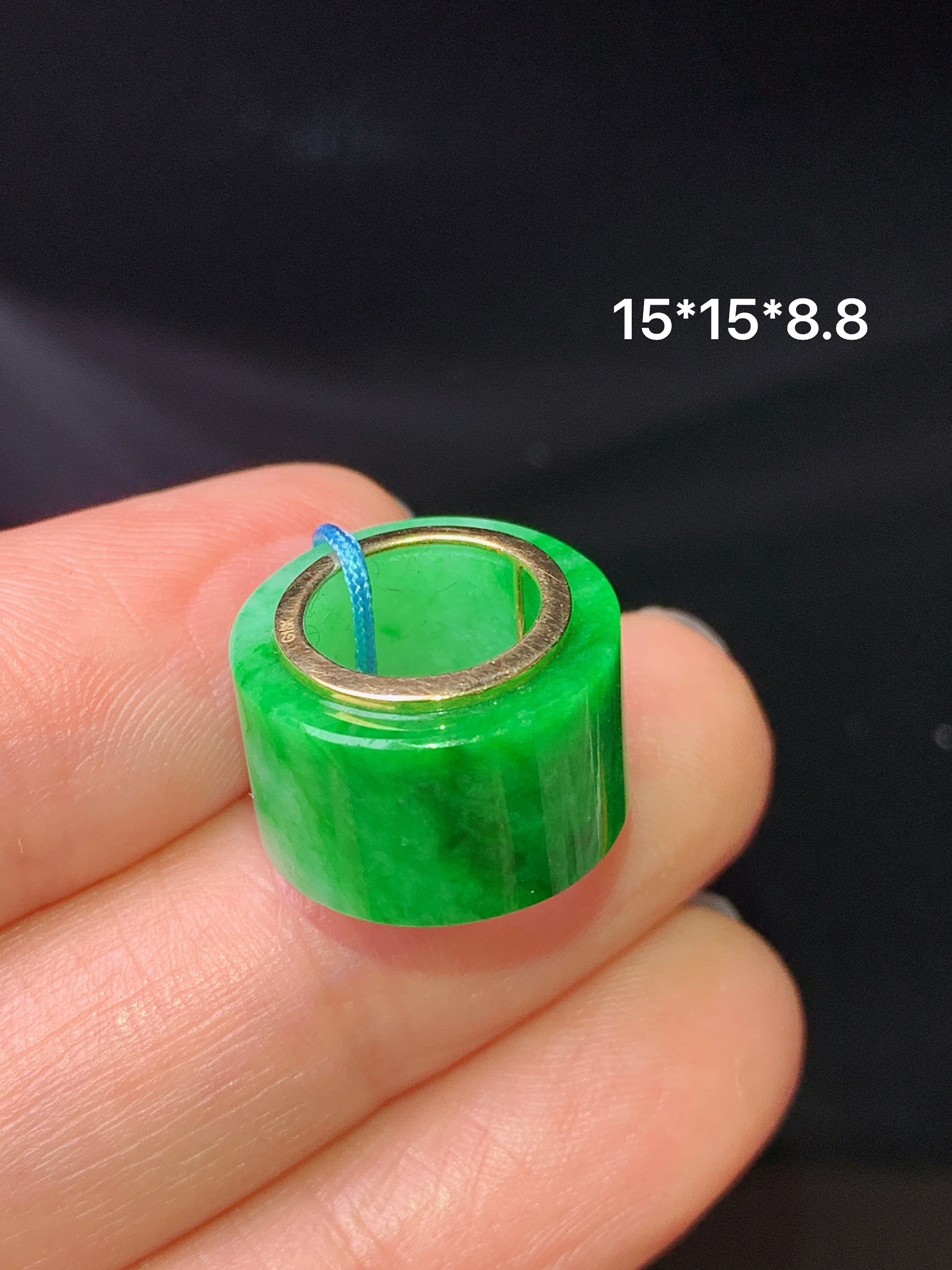 18k金镶嵌翠绿路路通吊坠 玉质细腻 色泽艳丽清新 水润亮眼 整体尺寸15*8.8b1