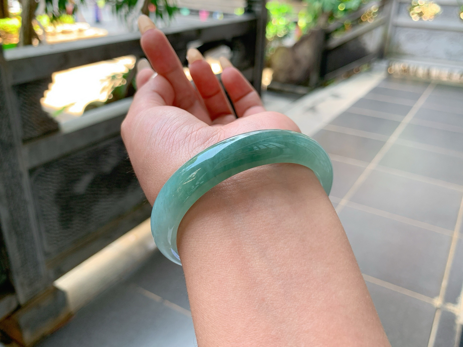 ｜54圈口
半山半水手镯，山水相间，宛如诗画梦境，冰润细腻，