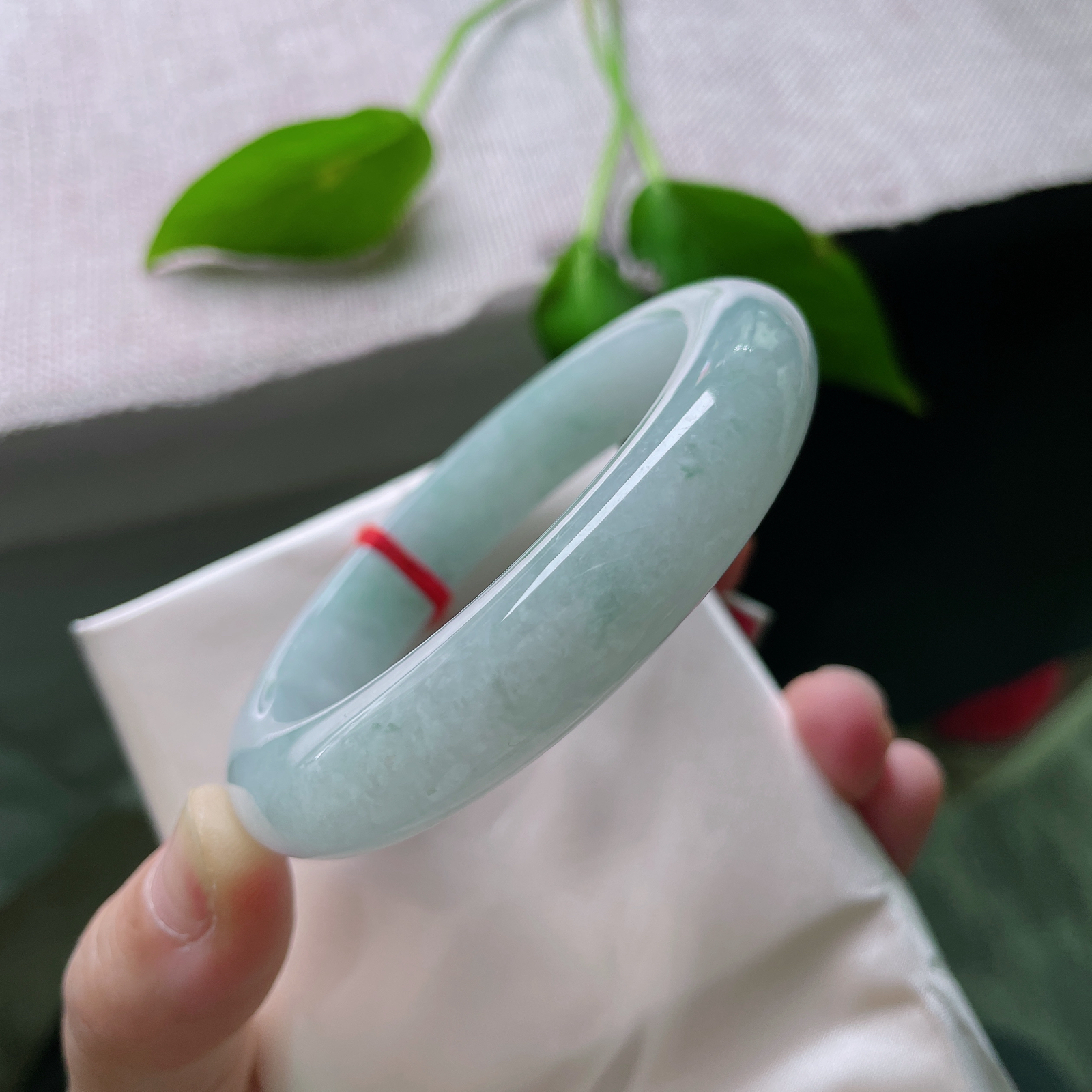 尺寸：56.2/12.7/9.4，淡蓝底正圈，厚装大气，玉遇良人，镯定今生..