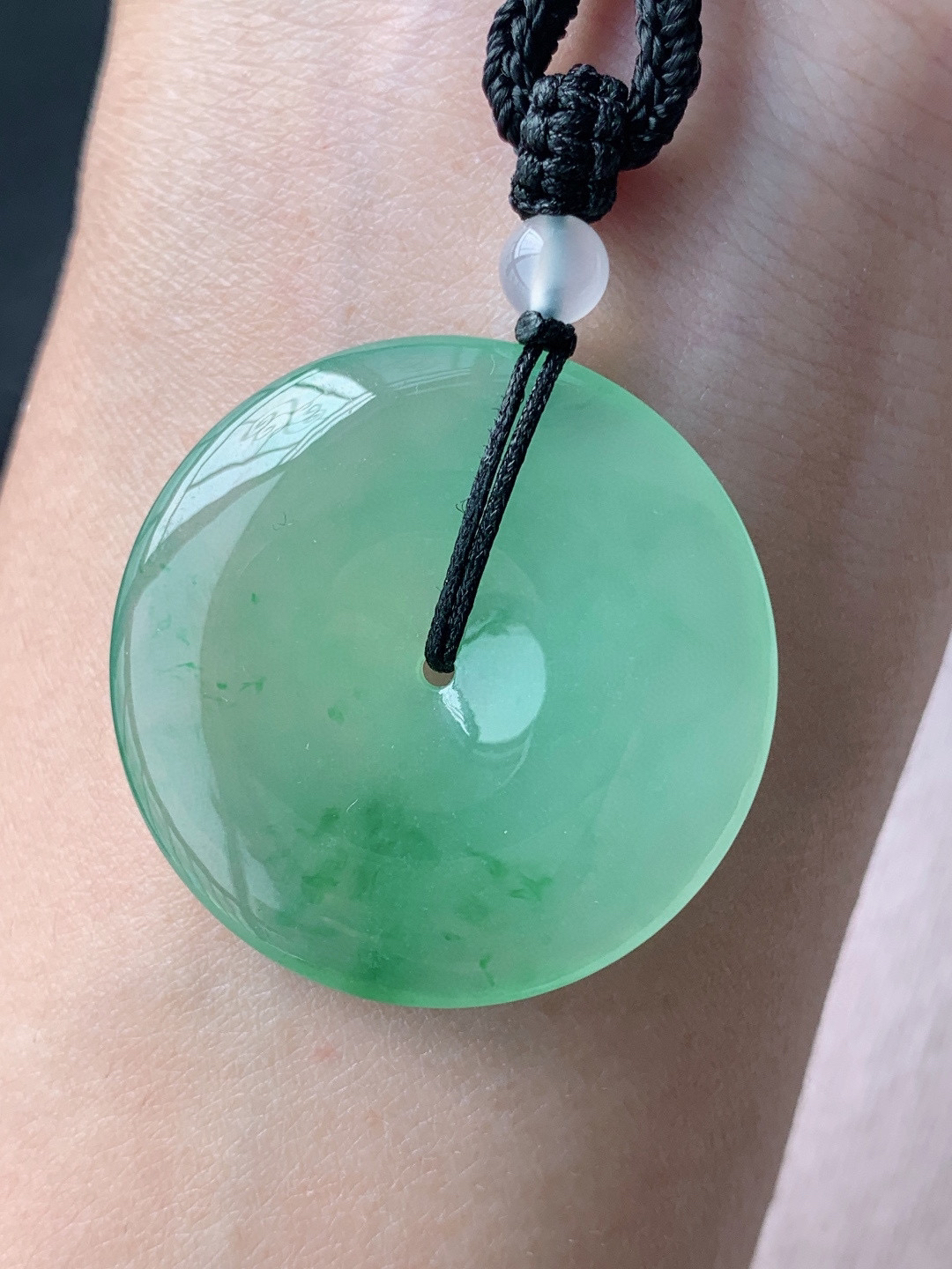 冰飘绿平安扣挂件


底子细腻水润，佩戴优雅精致