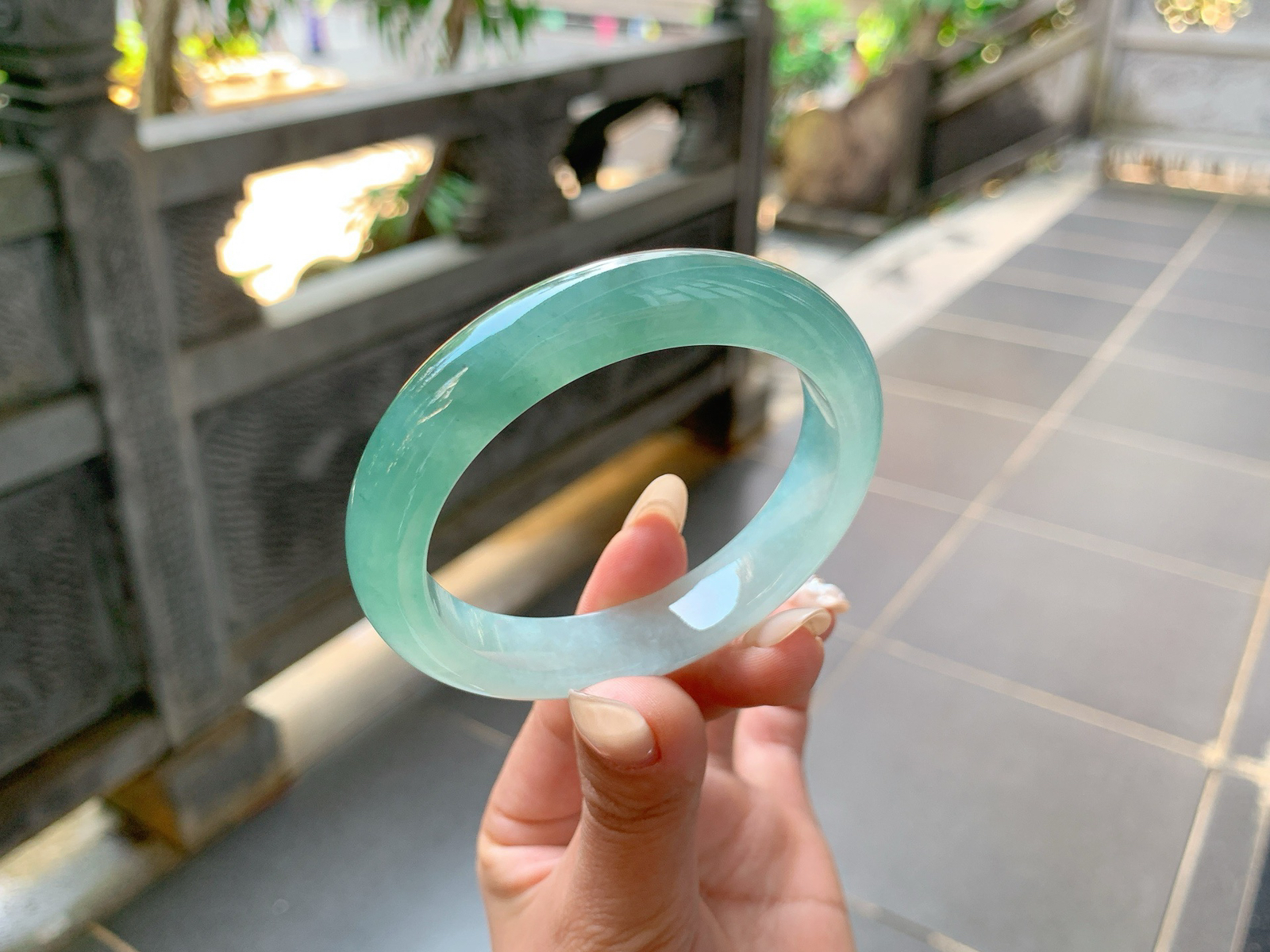 ｜55圈口
半山半水，湖水绿，种好起光，冰冰透透的，