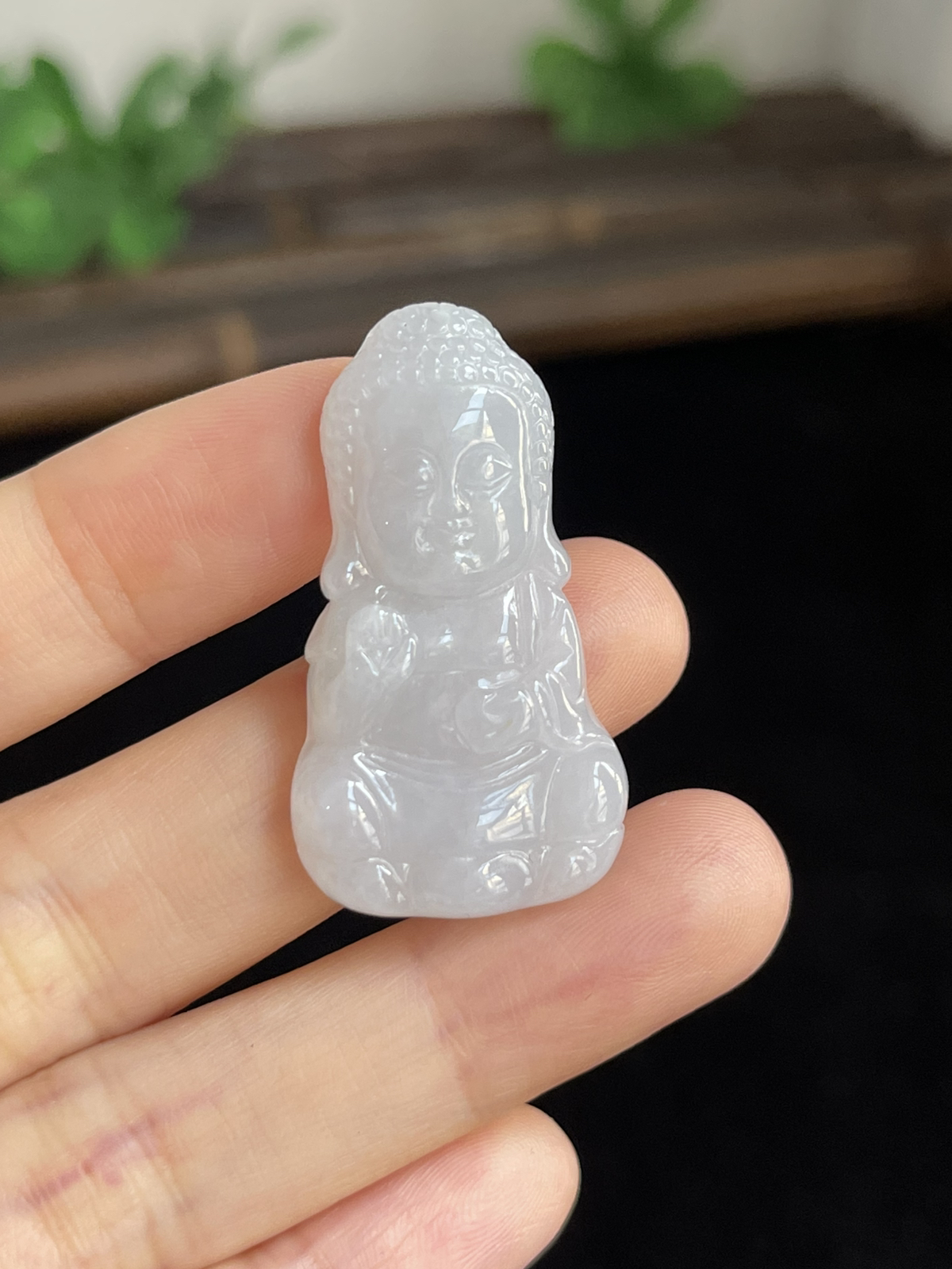 翡翠糯化种白色吊坠