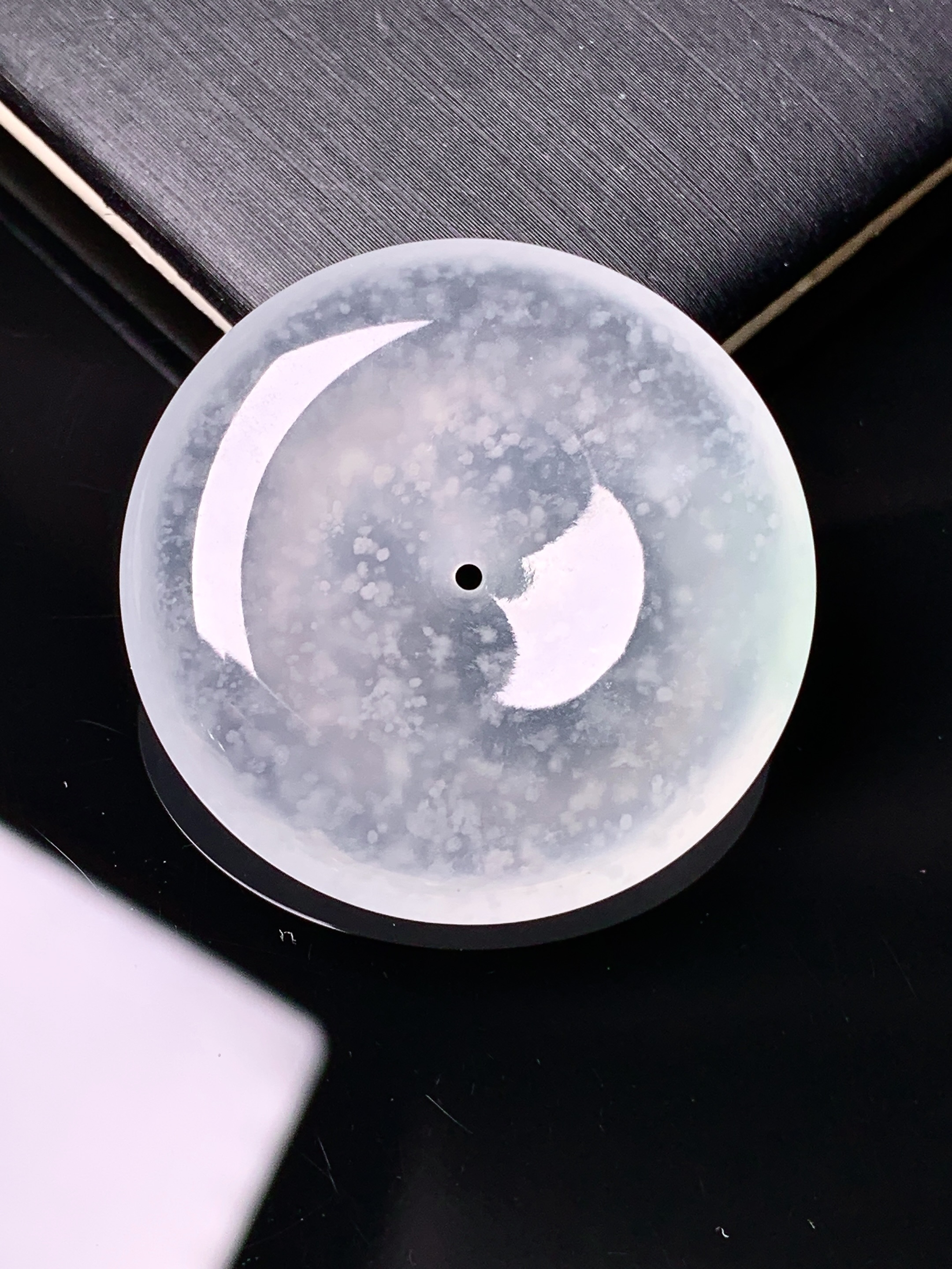 冰种木那料雪花棉平安扣吊坠 玉质细腻 色泽艳丽清新 水润亮眼 整体尺寸30.3*5.5b3