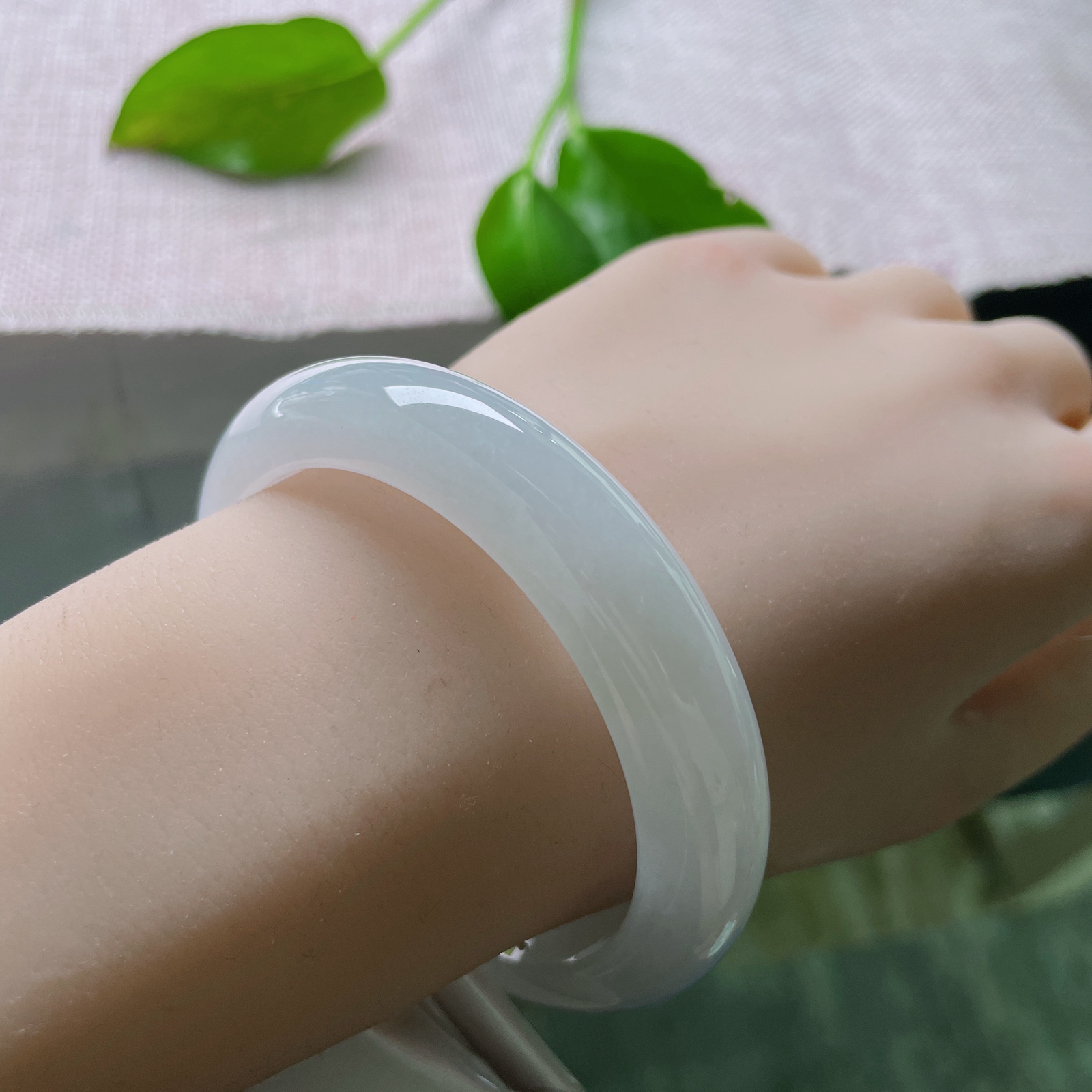 尺寸：55.3/12.4/8.4，底子冰冰润润，带点洒金有特色..