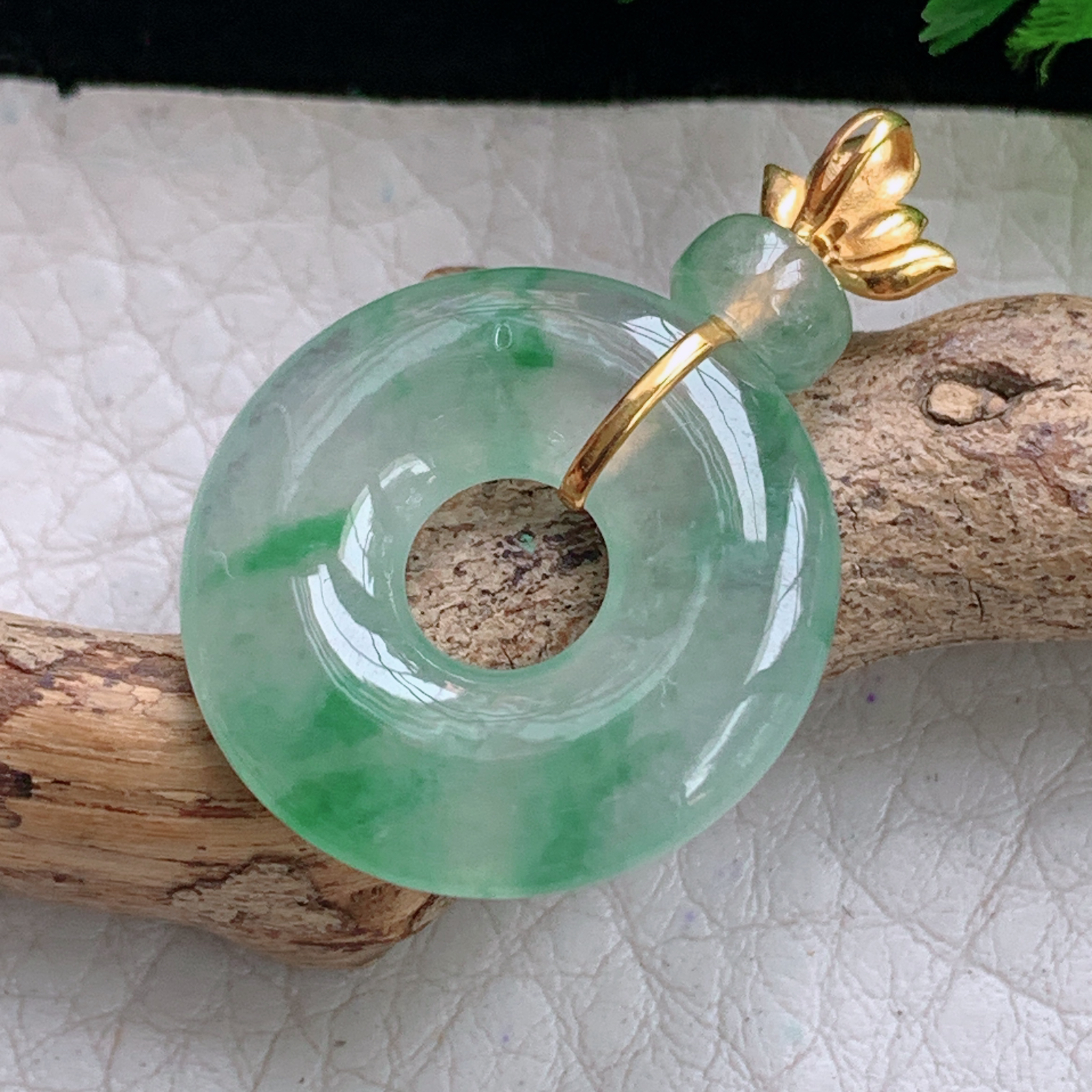 xo实拍31.5*21.5*3.6缅甸翡翠a货冰种飘绿甜甜圈 玉扣玉挂件 玉坠