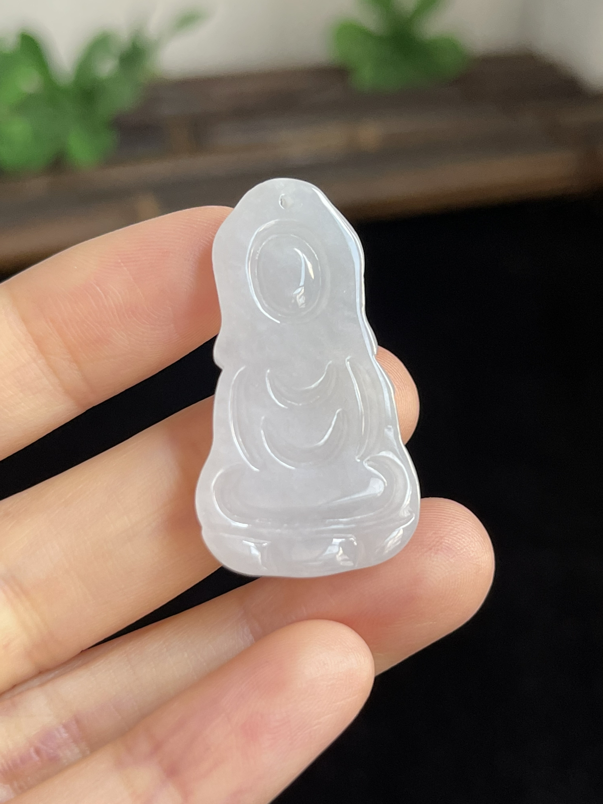 翡翠糯化种白色吊坠