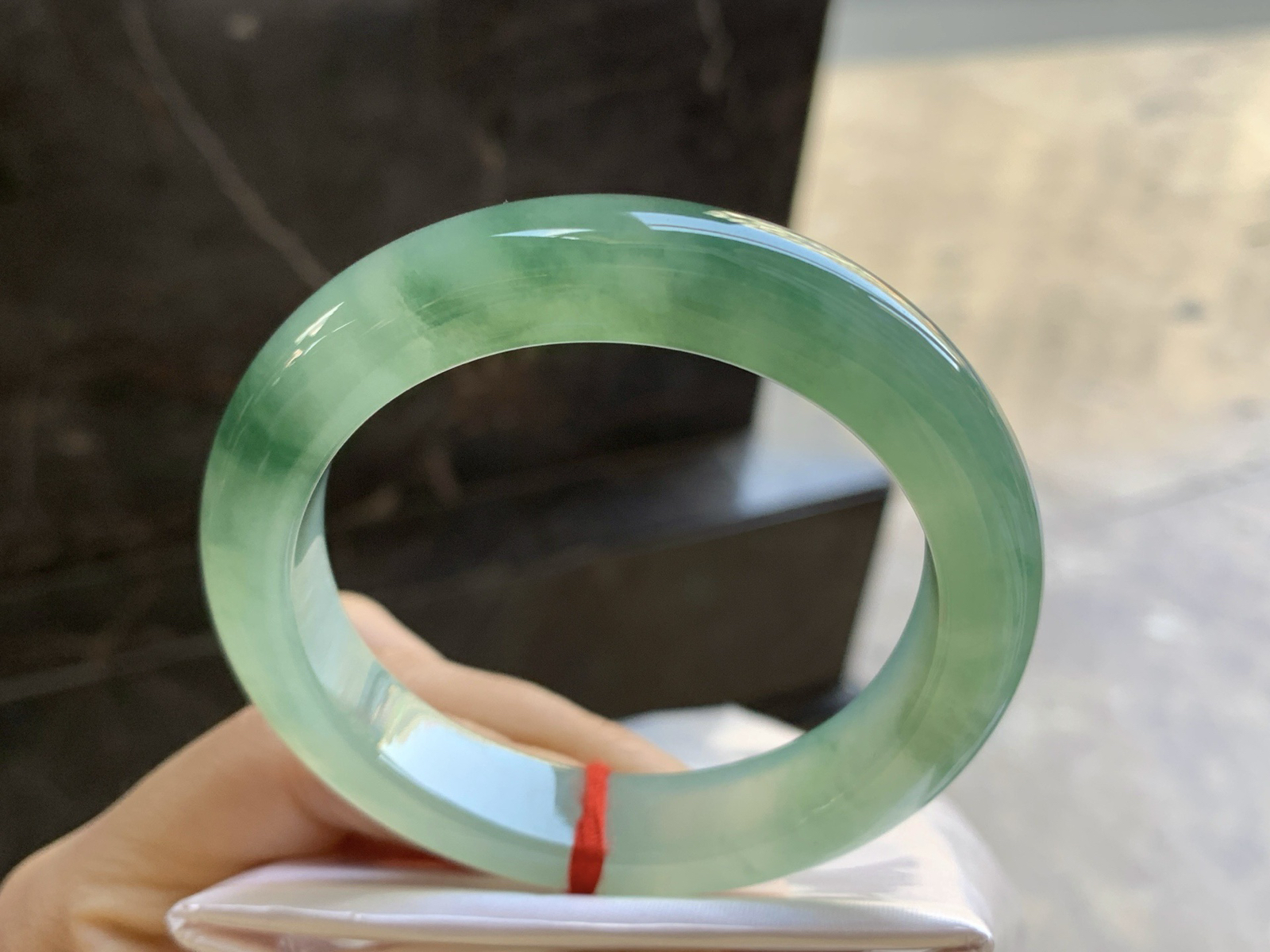 55.5-12.2-9.5

晴水飘花手镯^_^鲜艳