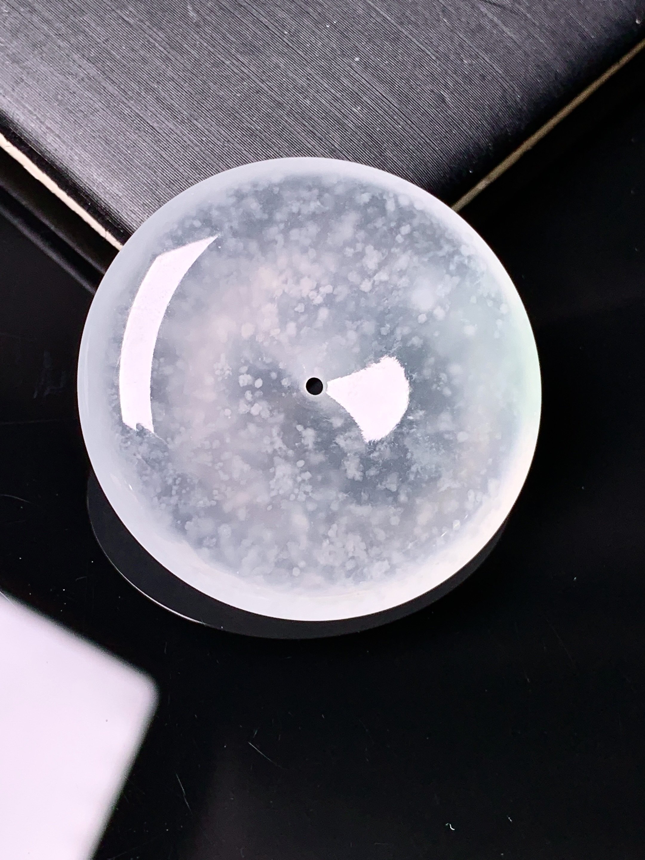 冰种木那料雪花棉平安扣吊坠 玉质细腻 色泽艳丽清新 水润亮眼 整体尺寸30.3*5.5b3