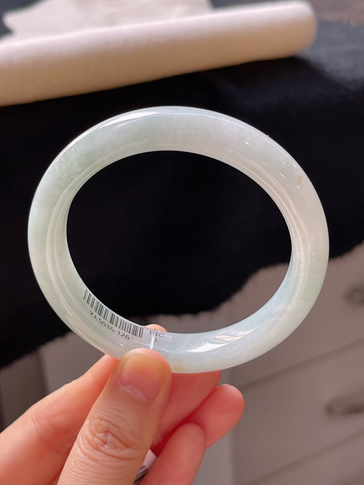 正圈56.4圈口，翡翠糯化种浅绿色手镯