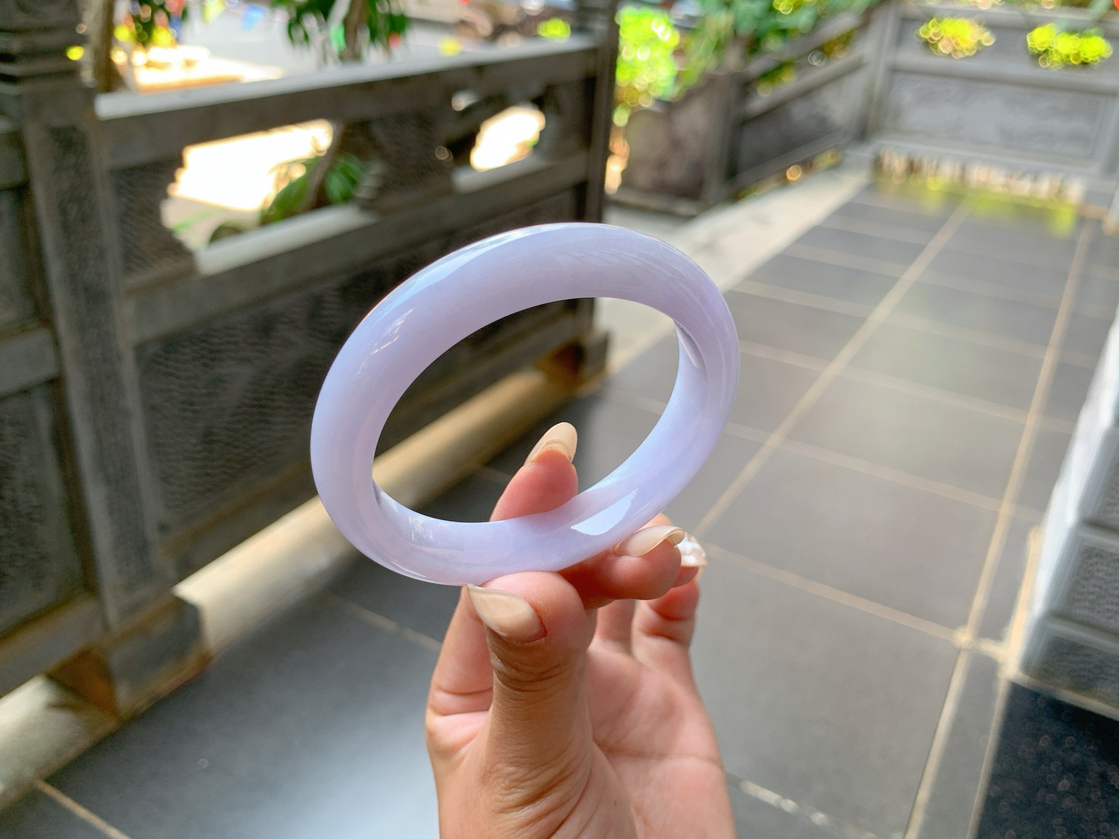 ｜56圈口
满紫色，优雅大方气质高雅，整体细细润润的，