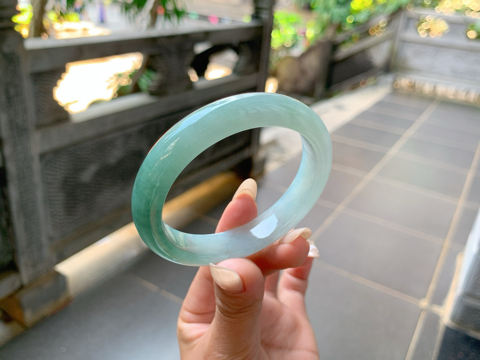 ｜54圈口
半山半水手镯，山水相间，宛如诗画梦境，冰润细腻，